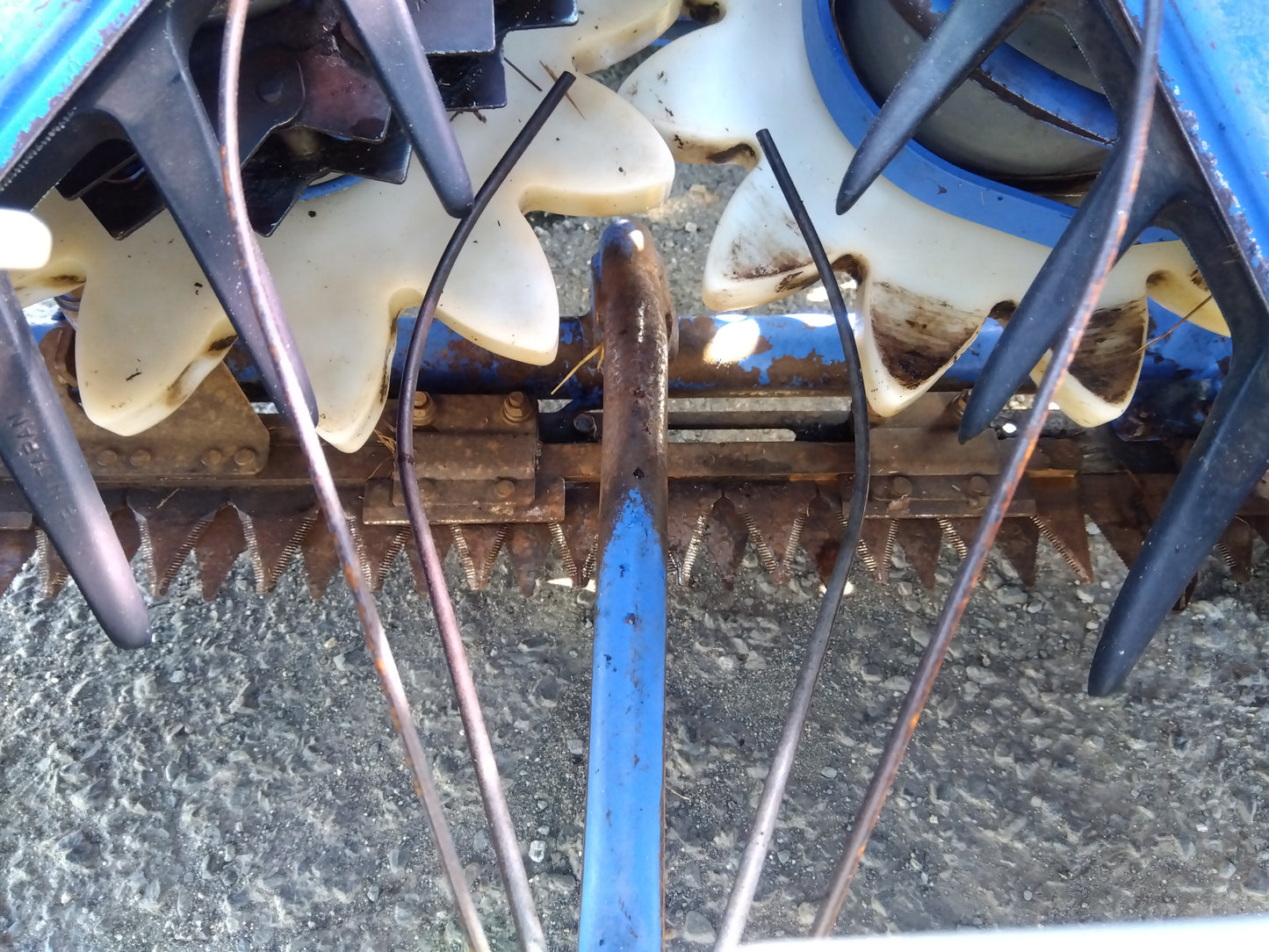 イセキ　中古　コンバイン　4条　43馬力　HF443