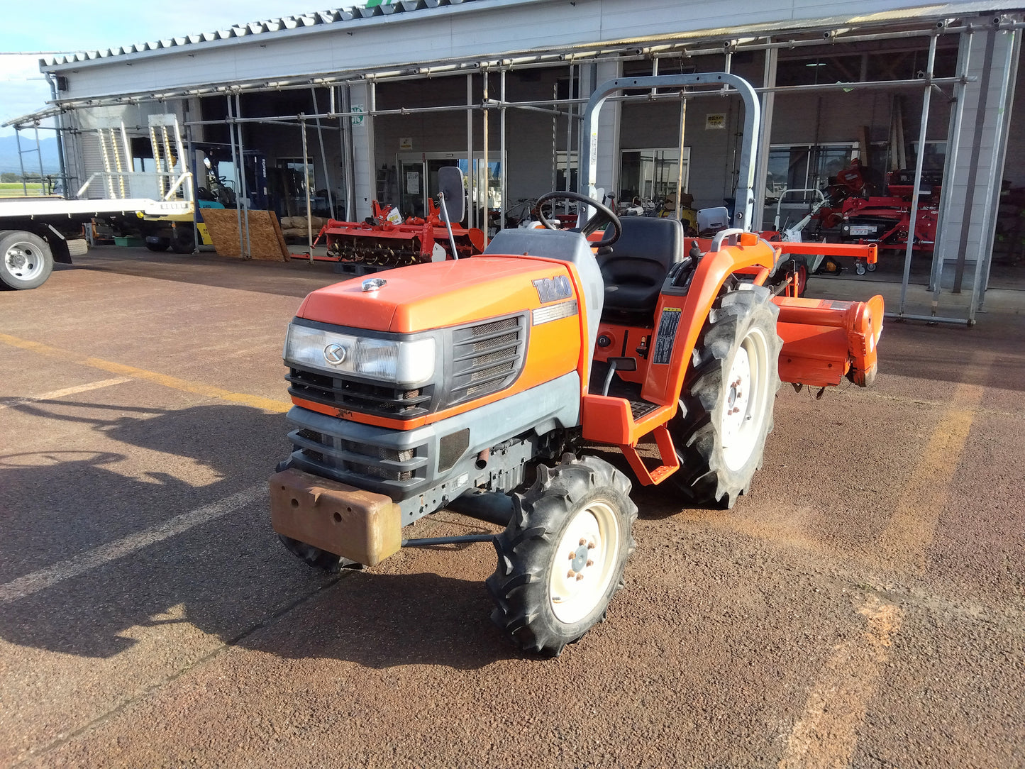 クボタ　中古トラクタ－  T240  山形店