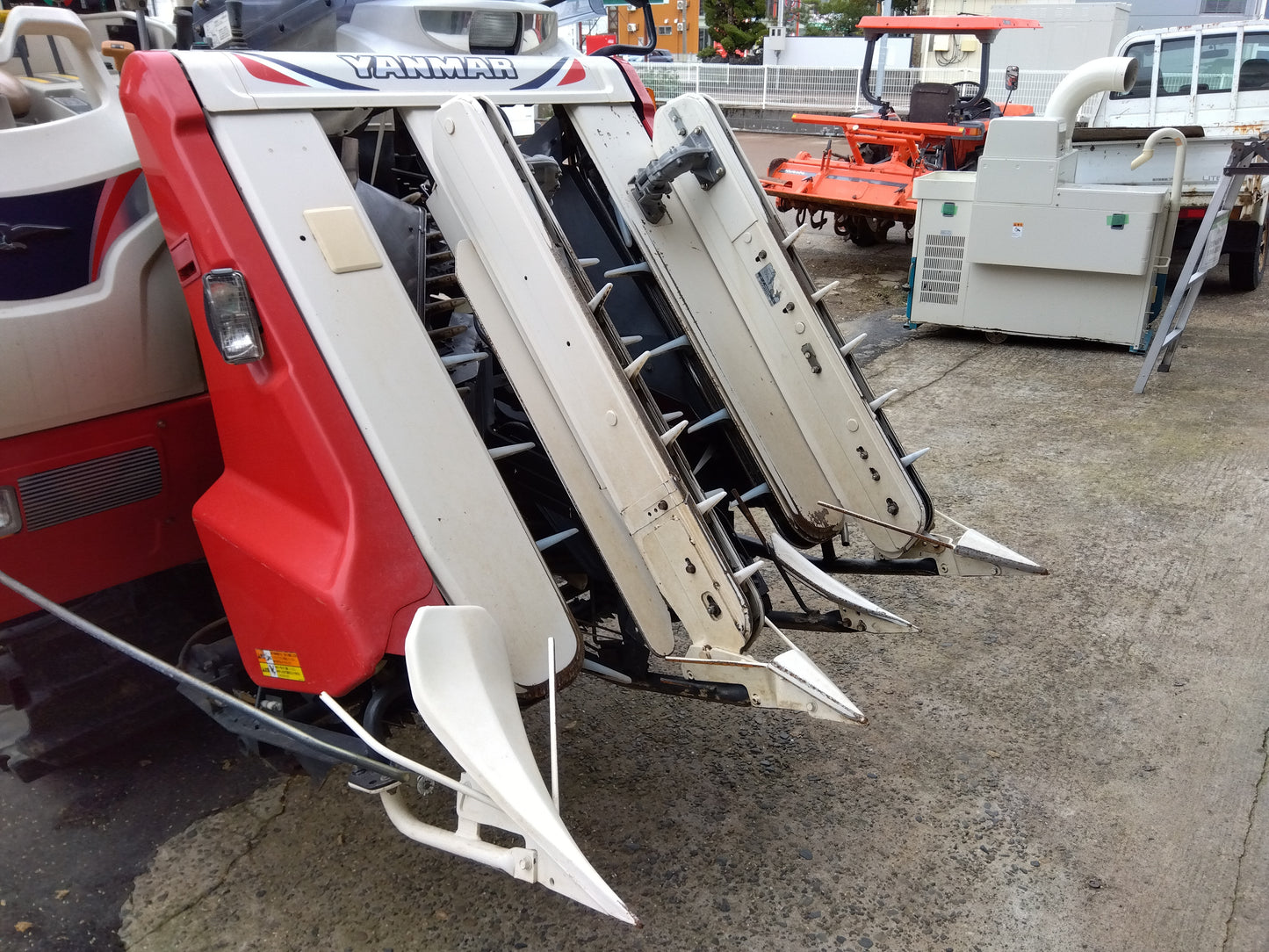 ヤンマー　中古　コンバイン　GC335V