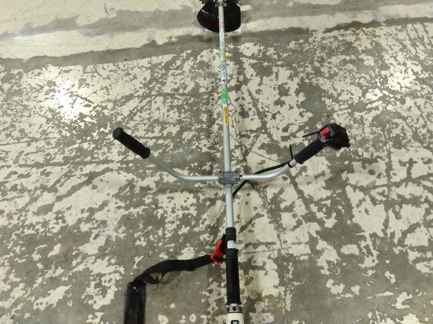 リョービ　刈払い機　　EKK-2620