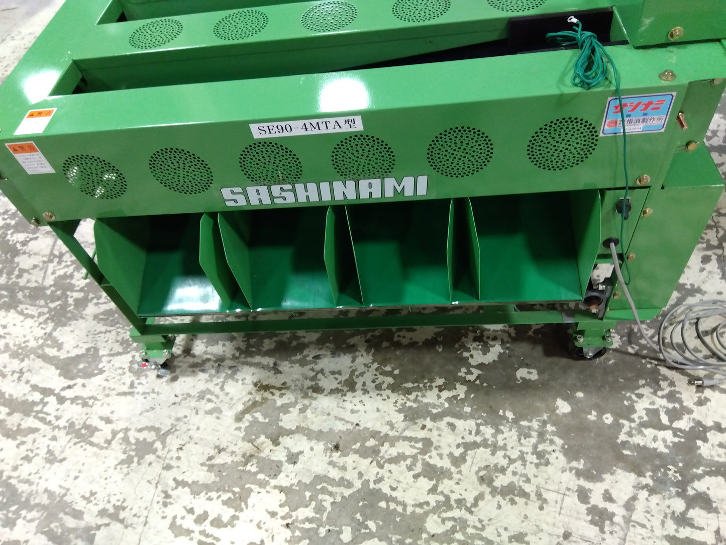 指浪　ミニトマト選果機+磨き機（供給機付き）