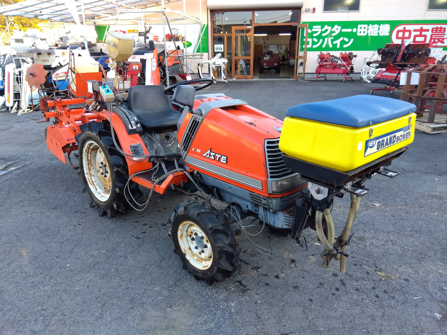 中古　クボタ　トラクター　A-19　19馬力　水平機能付き