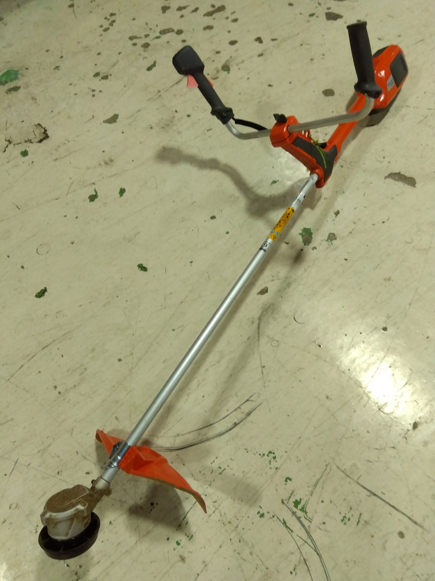 ハスクバーナ バッテリー式 刈払機／チェンソー