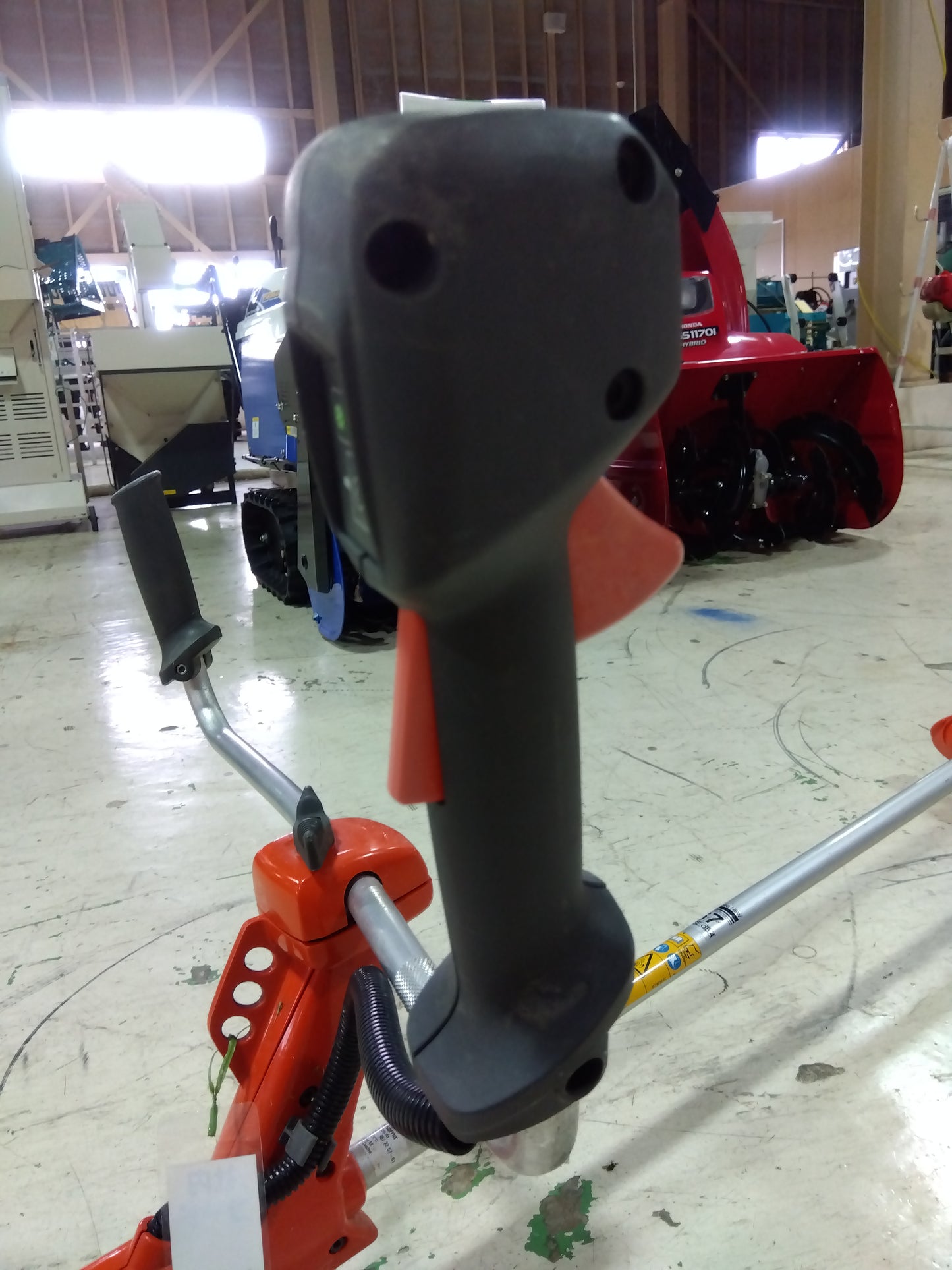 ハスクバーナ バッテリー式 刈払機／チェンソー