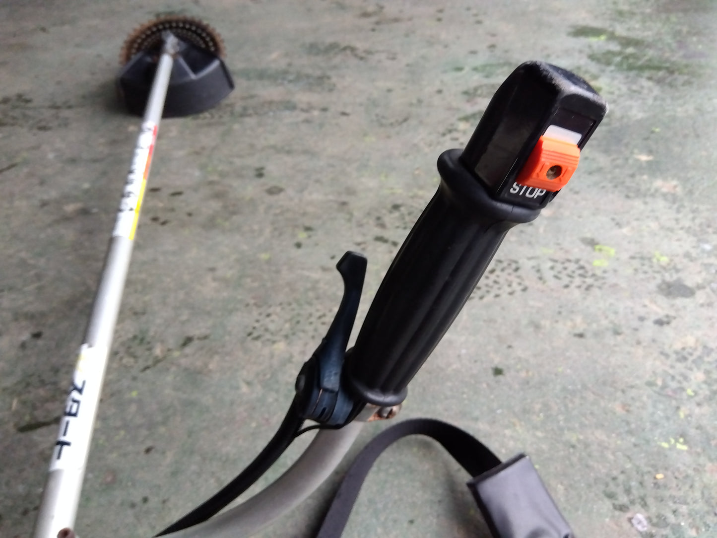 共立　中古　刈払機　SRE265