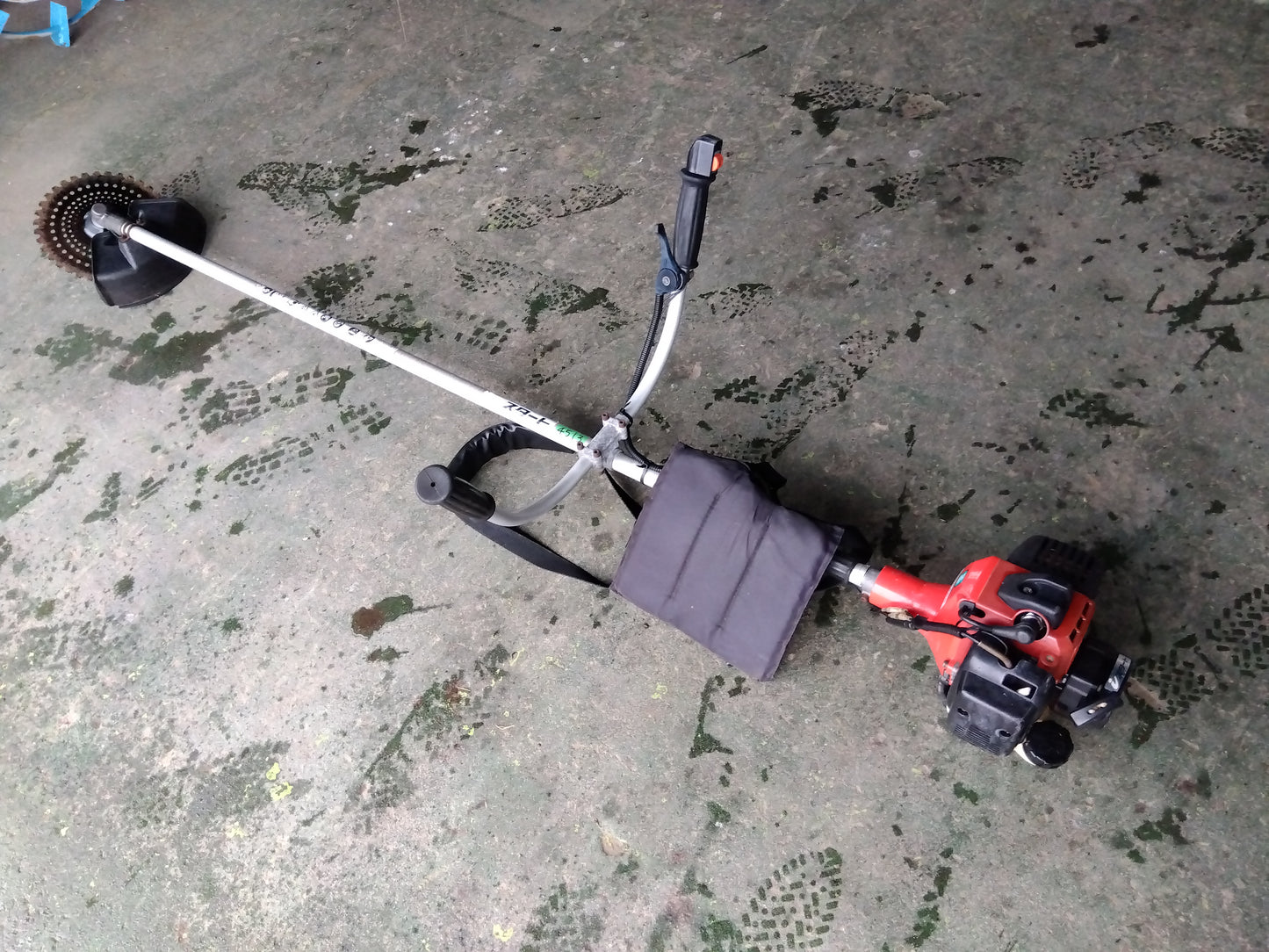 共立　中古　刈払機　SRE265