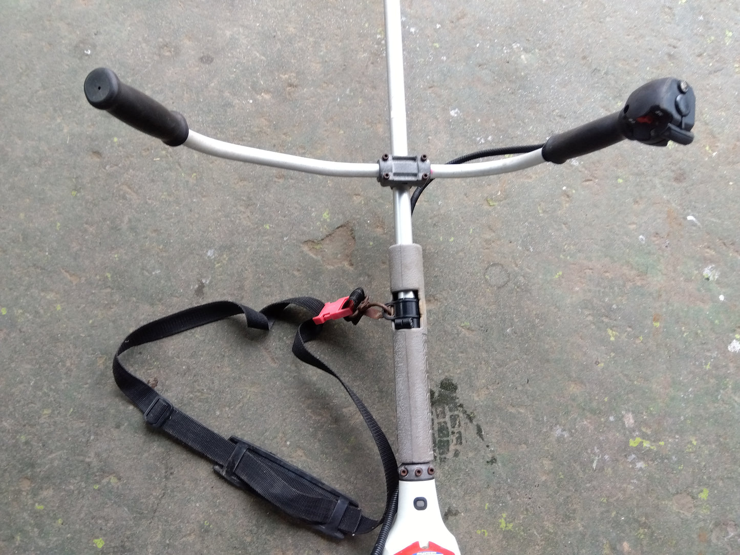 ゼノア　中古　刈払機　BC2310EZ