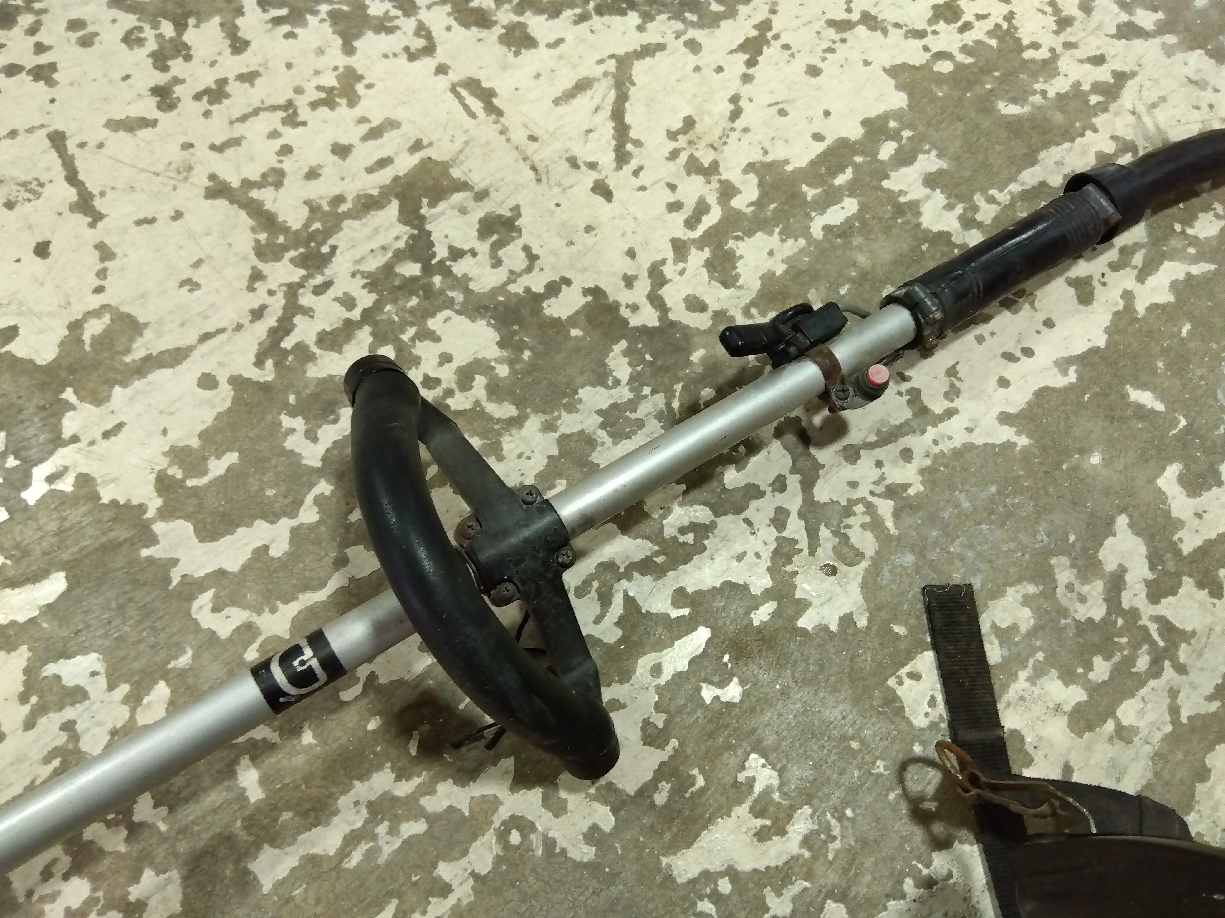 刈払機・草刈機背負い式・RYOBI リョービ EKB－2600L・排気量