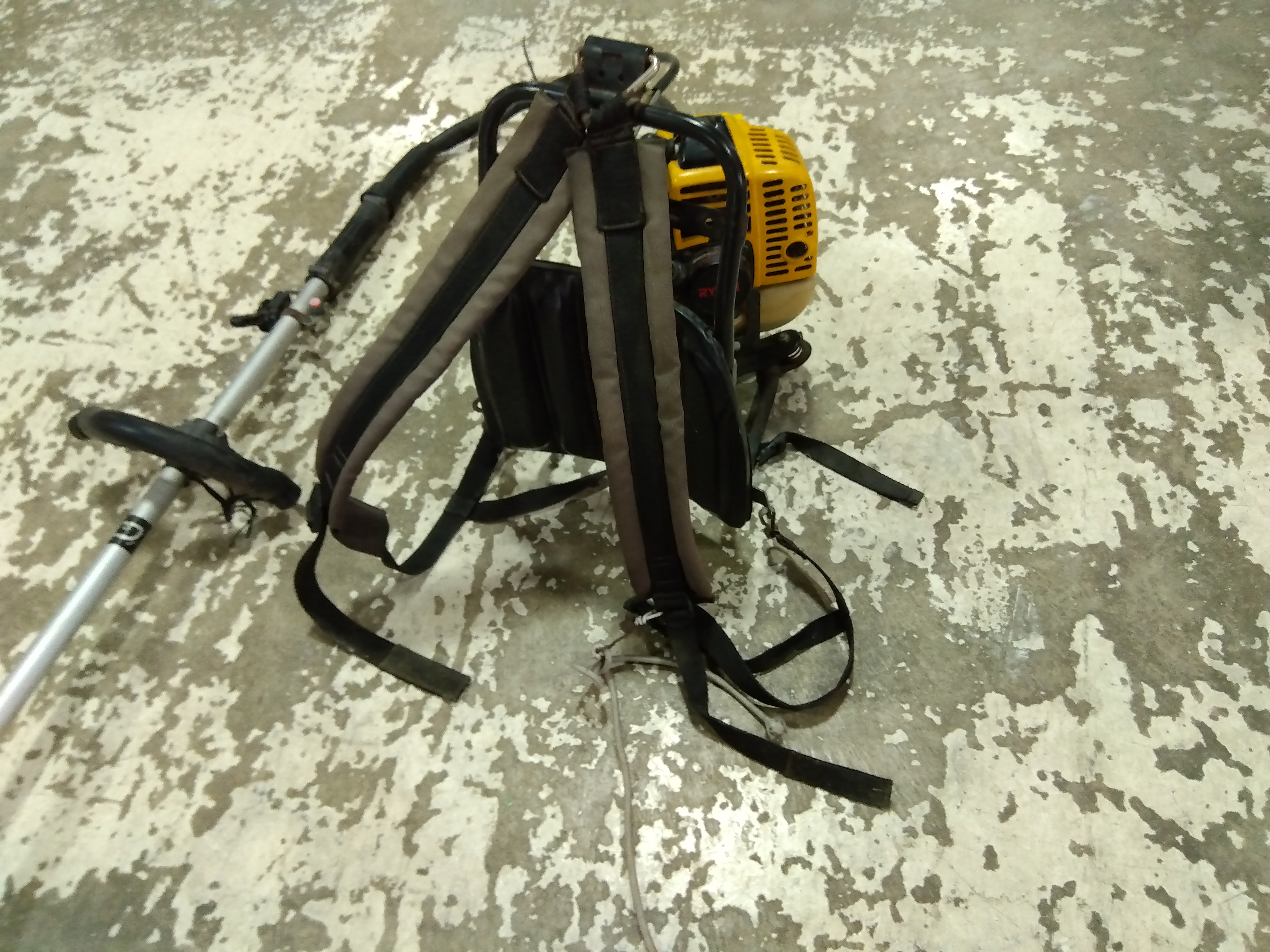 RYOBI EKB-2600L 草刈機背負い式　26cc 刈り払い 刈払機・草刈機背負い式・RYOBI リョービ EKB－2600L・排気量