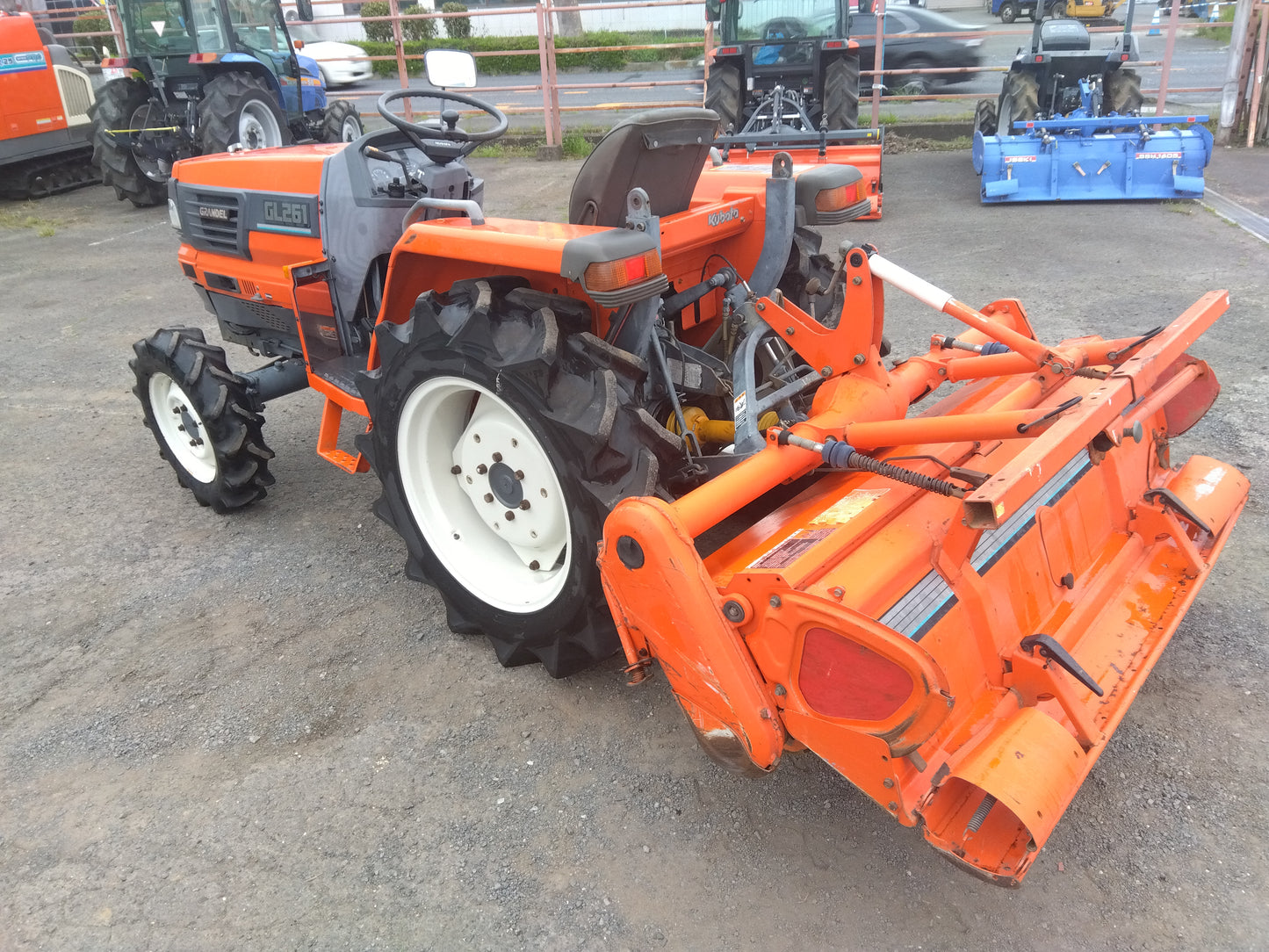 クボタ　中古　トラクター　GL261　27馬力　水平制御