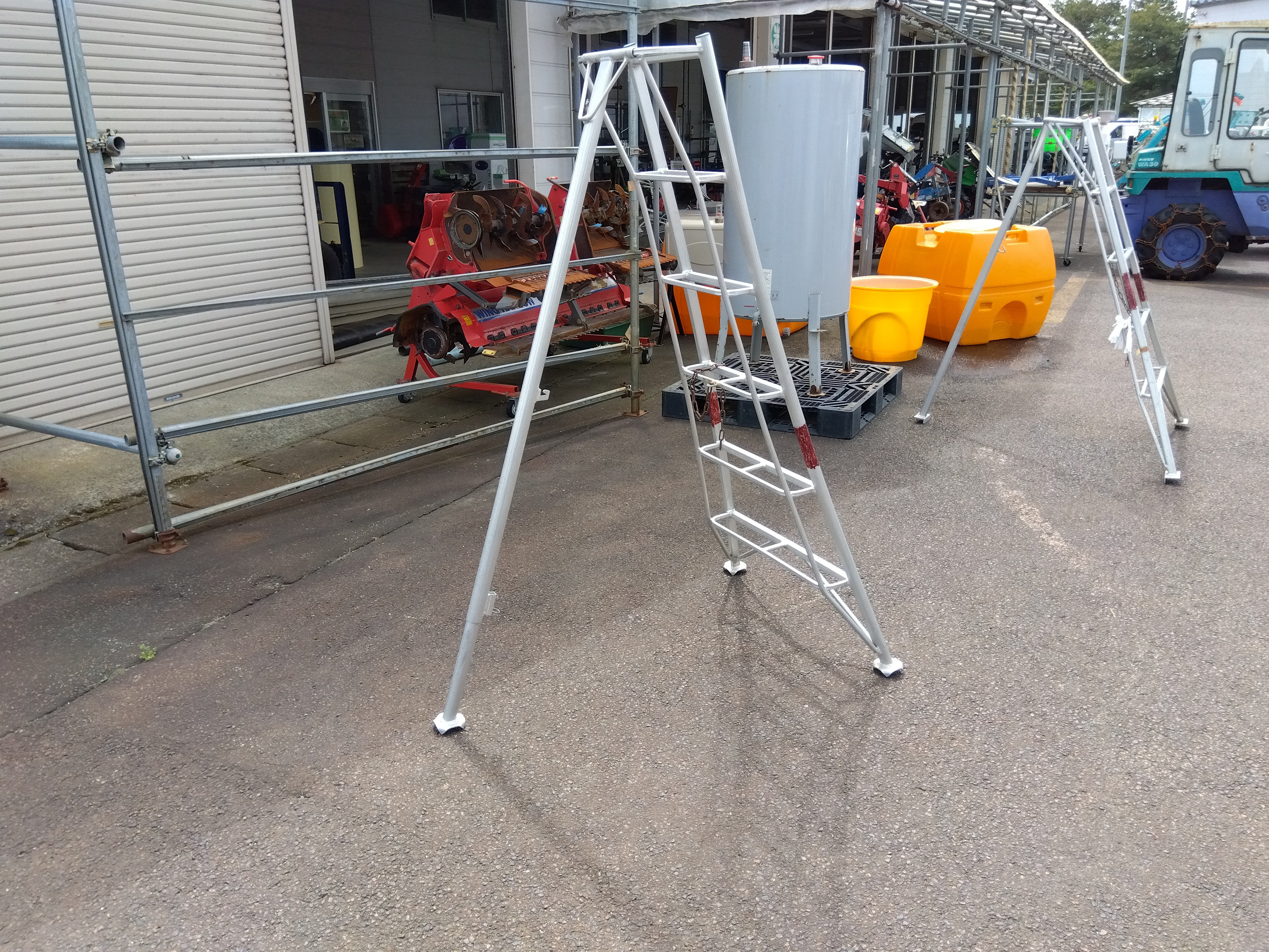 【中古】メーカー不明 型番不明 アルミ三脚 メーカー不明 中古 アルミ三脚 – 農キング