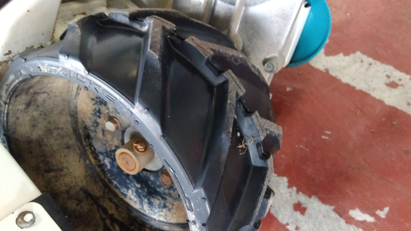 クボタ　中古　畔草刈機　GC602R