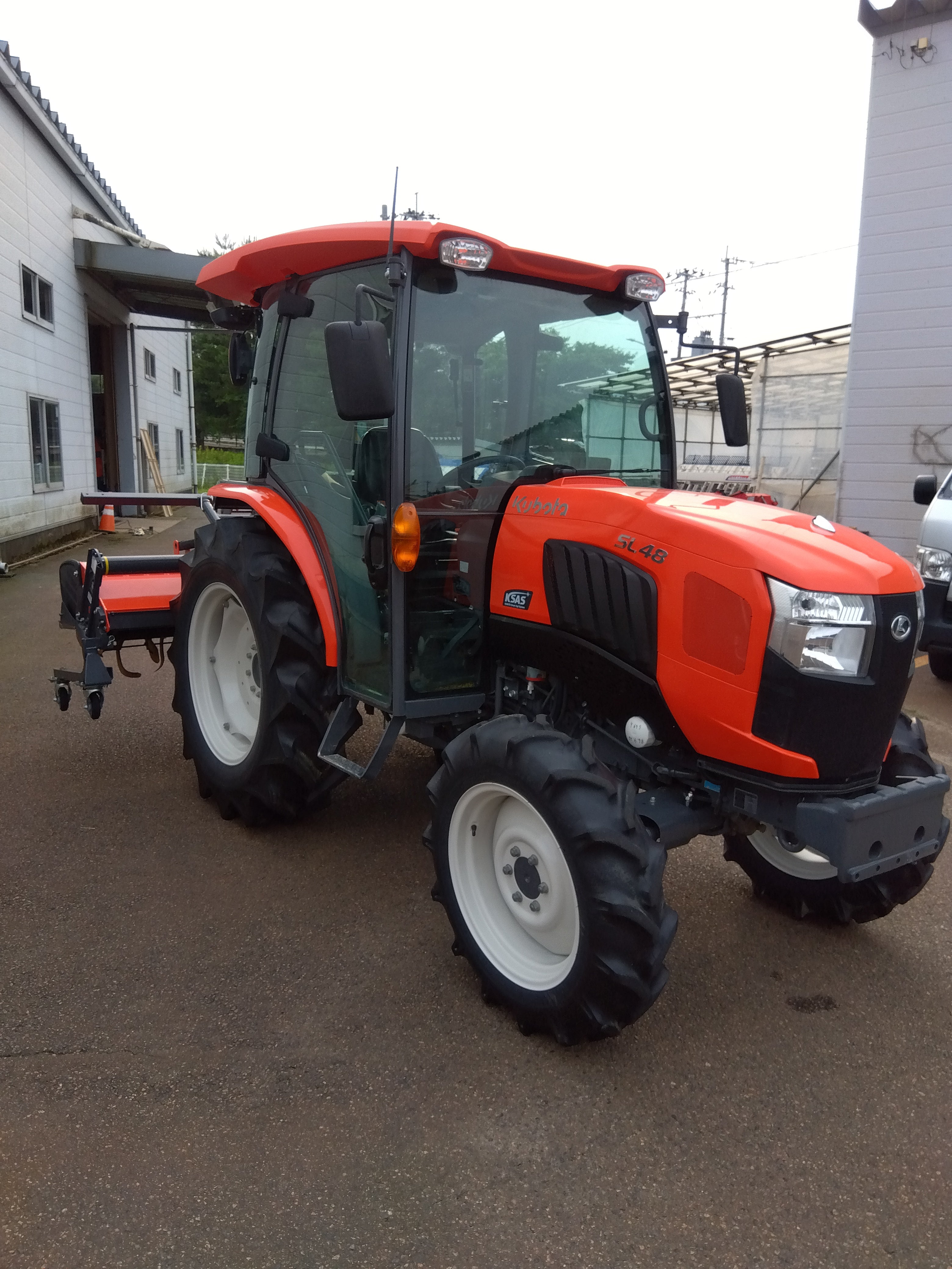 Kubota トラクター 赤 Z242KH-48 - Kings Equipment