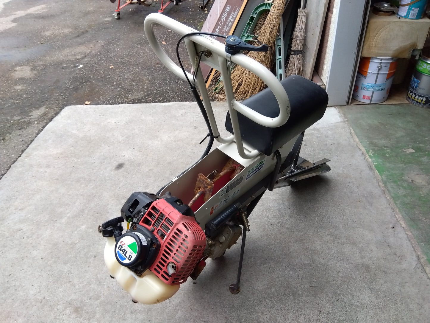 ゼノア　中古　乗用溝切機　NT4310