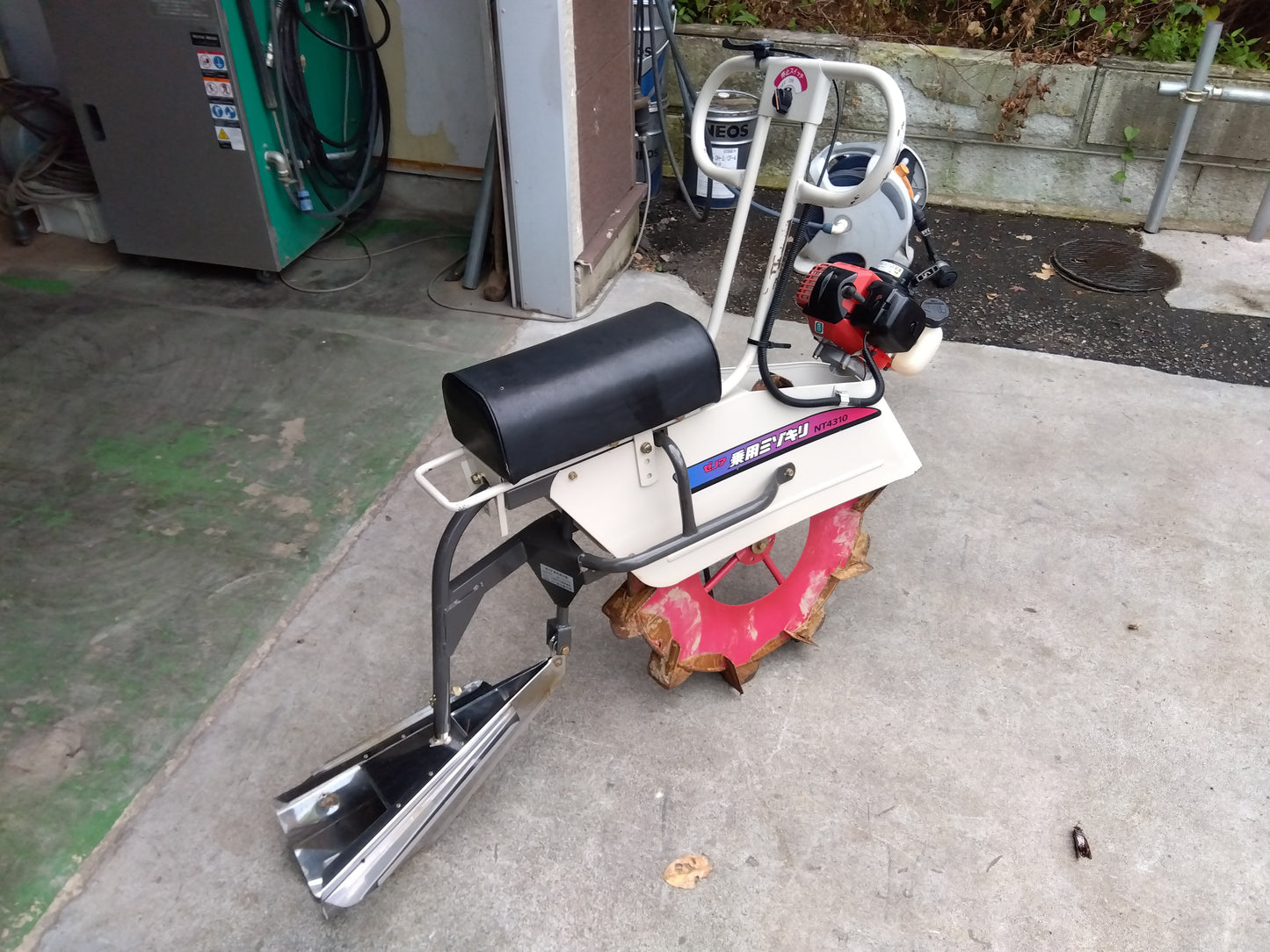 ゼノア　中古　乗用溝切機　NT4310