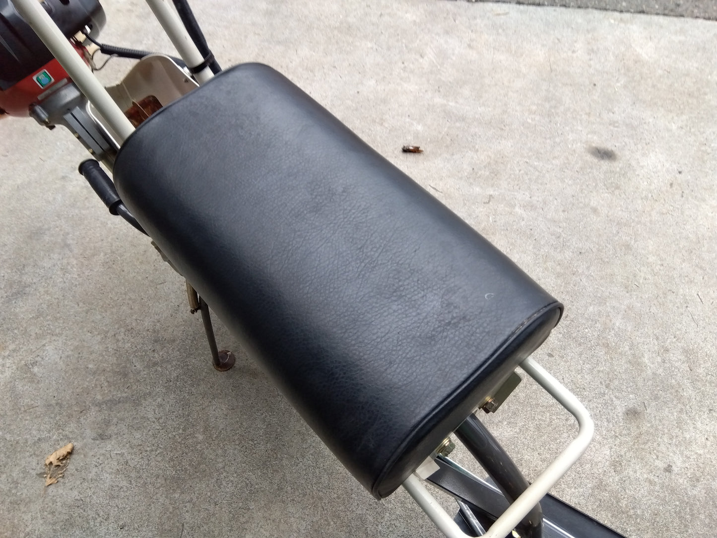 ゼノア　中古　乗用溝切機　NT4310
