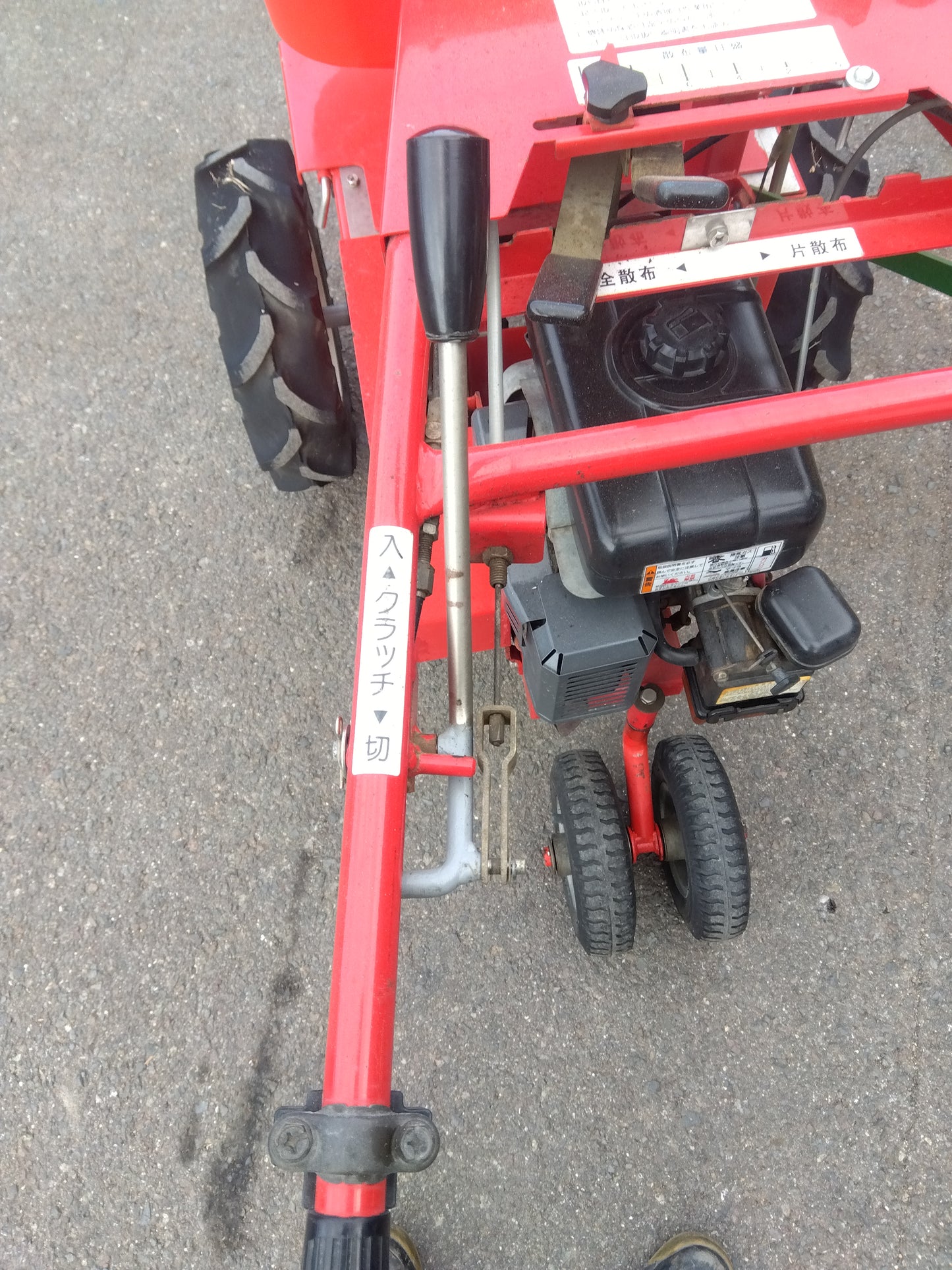 カンリウ　中古　肥料散布機　MF601