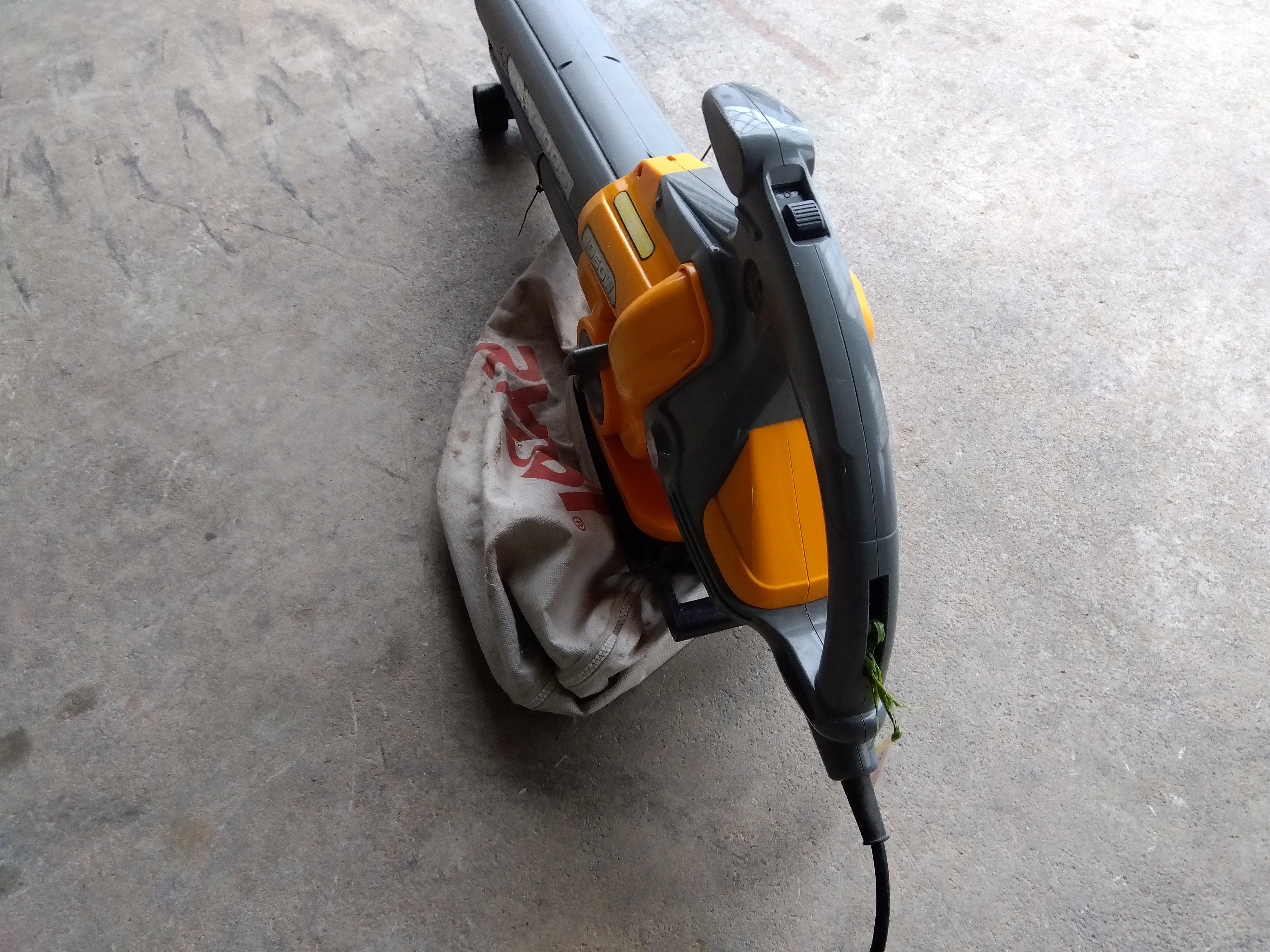 G-114 RYOBI/リョービ　ブロワバキューム★RESV-1000【中古品】 リョービ 中古 ブロワバキューム RESV-1000 (8403) – 農キング