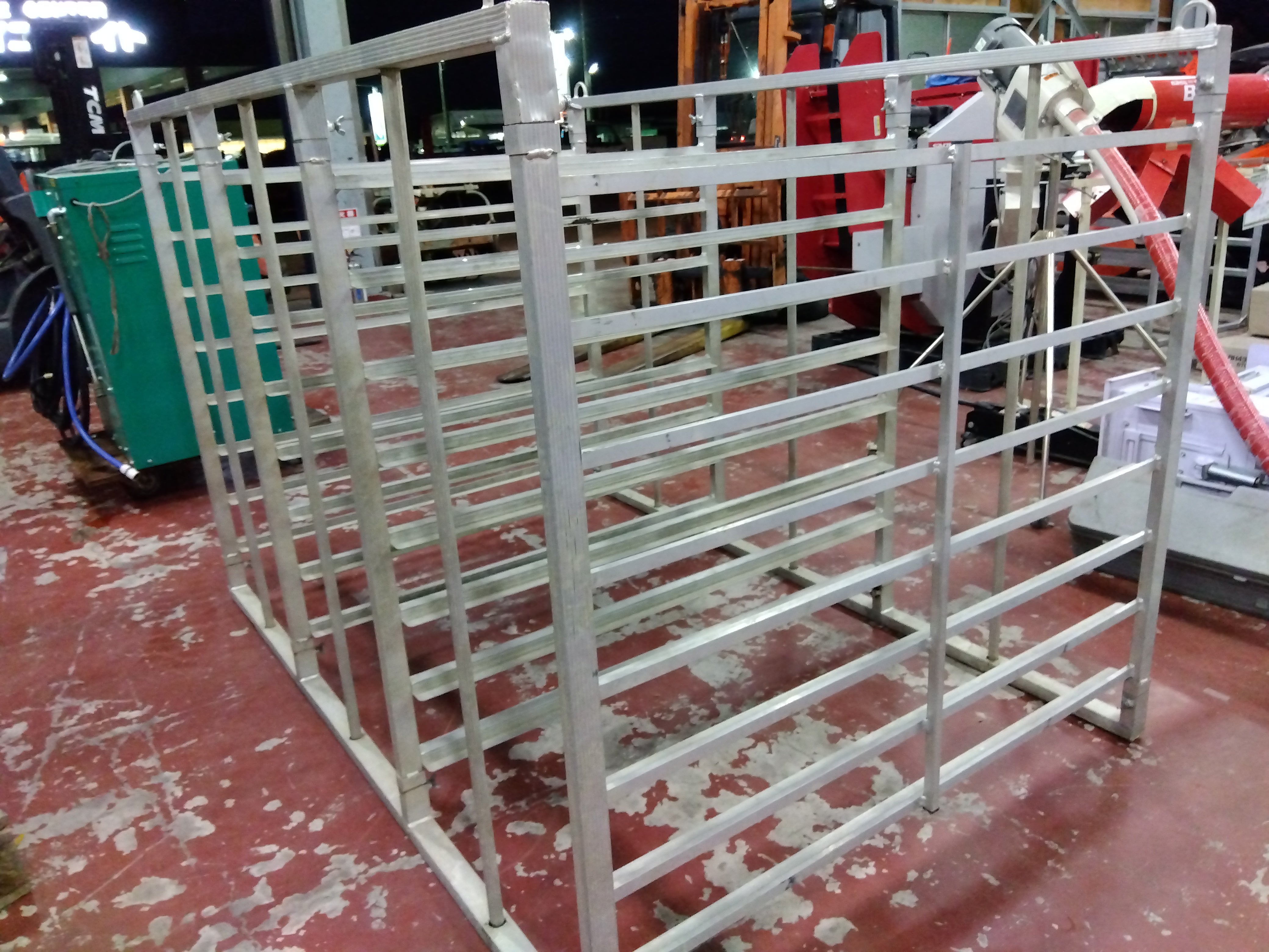宮城発 メーカー不明 中古 苗棚 60枚 メーカー不明 中古 苗コンテナ 96枚入れ 『宮城店1693』 – 農キング