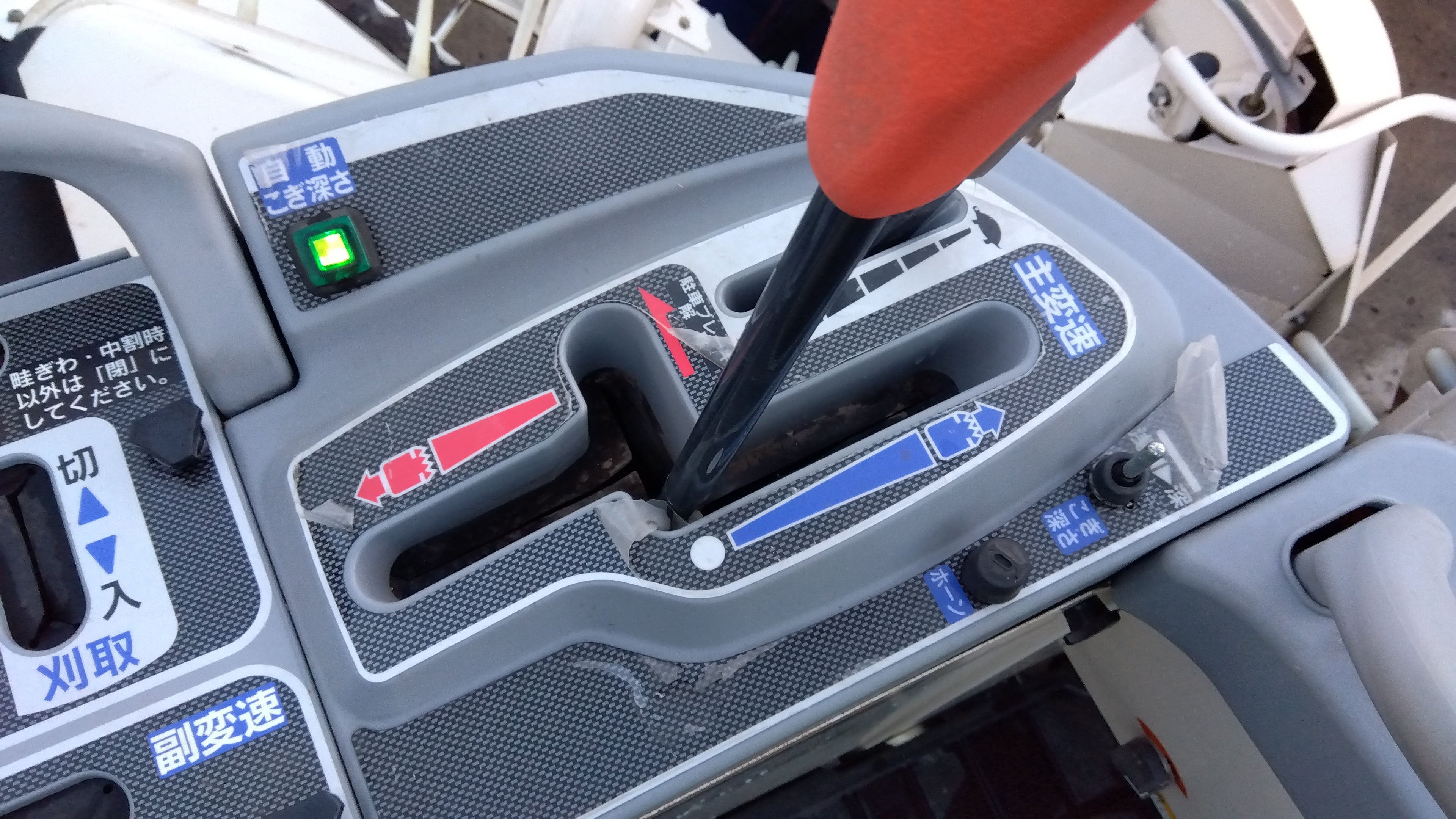 イセキ 中古 コンバイン HVF323G-ZKWC 3条 23馬力 – 農キング