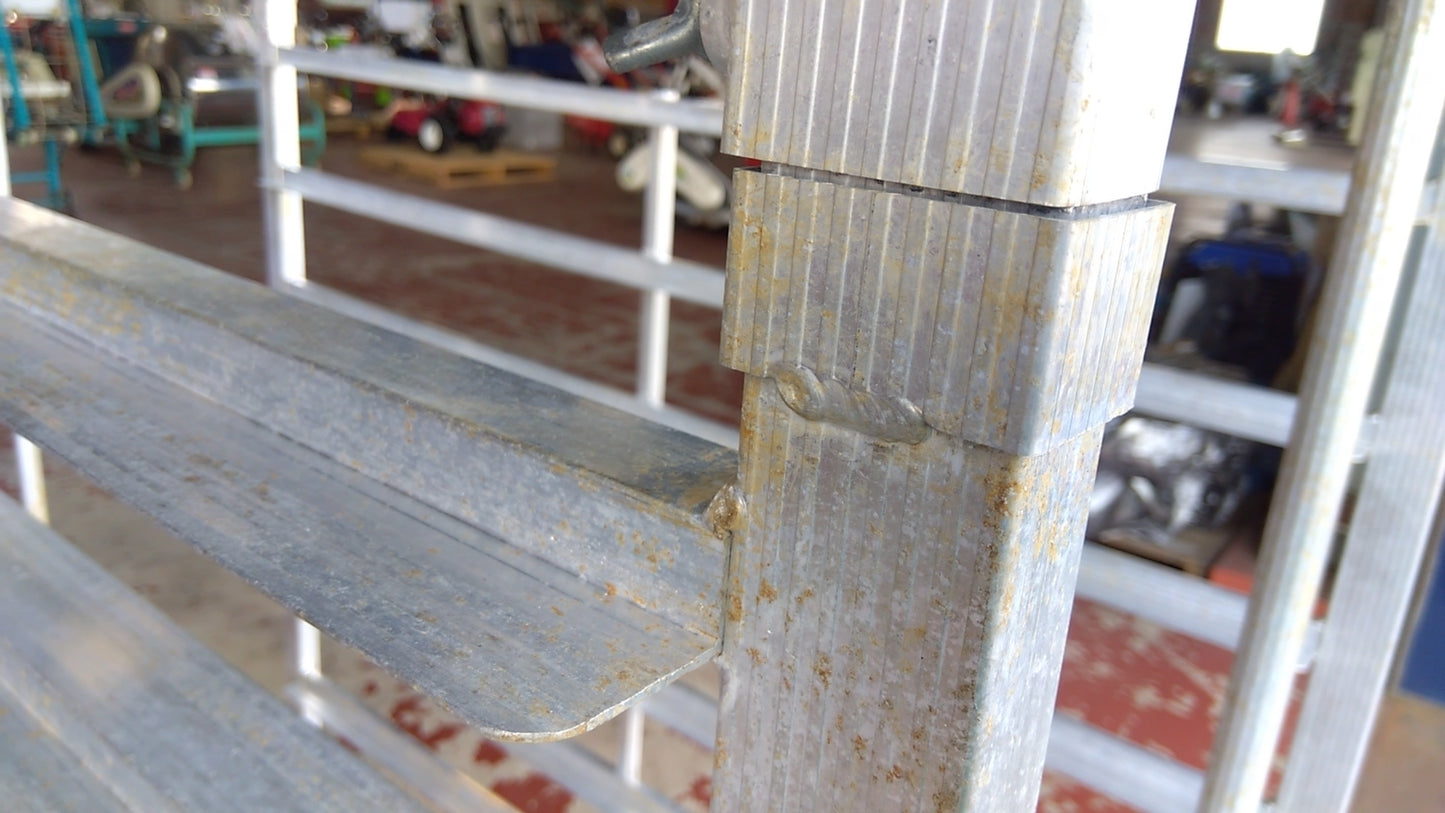 メーカー型式不明　中古　アルミ苗コンテナ64枚入り　「宮城店1952」