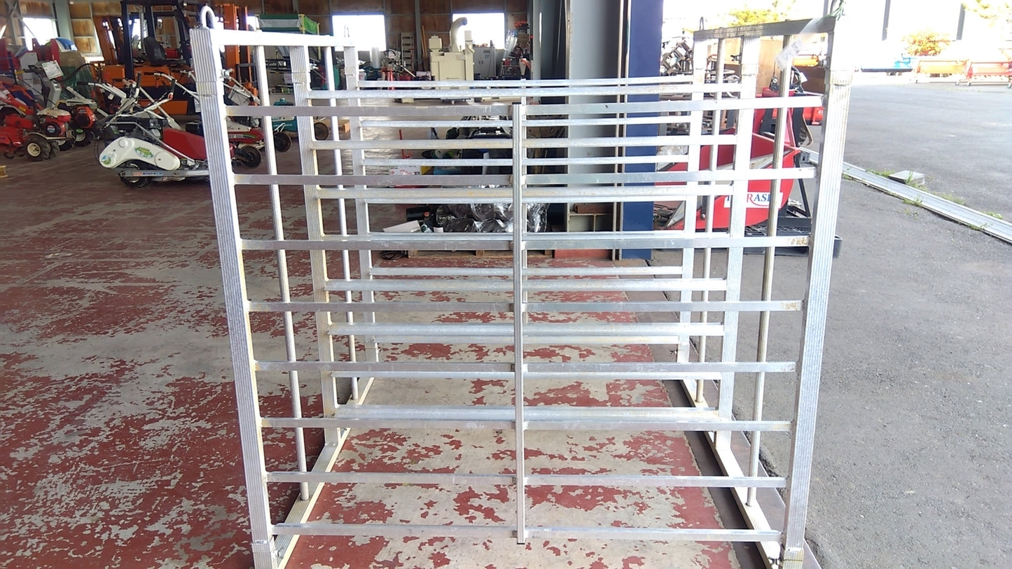 メーカー型式不明　中古　アルミ苗コンテナ64枚入り　「宮城店1952」