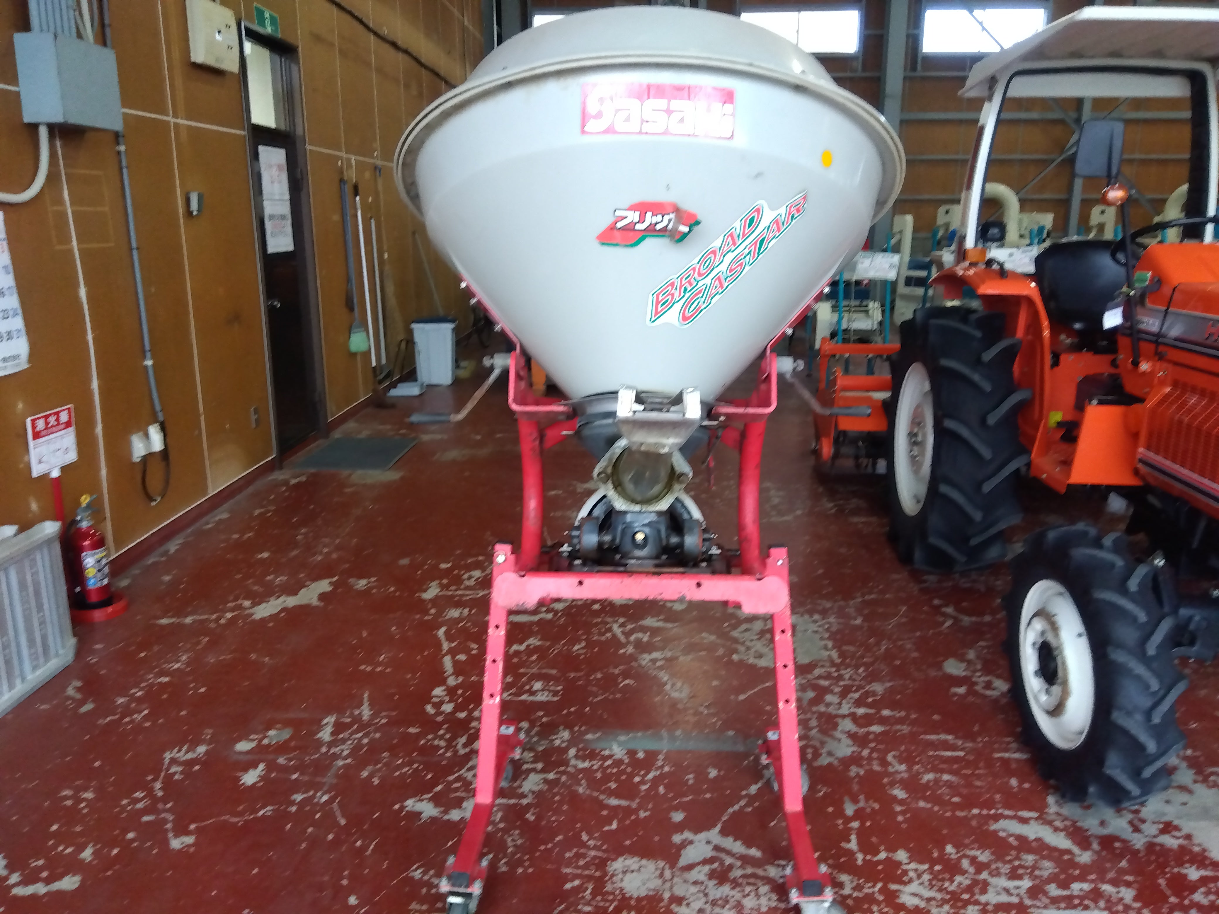 最終値下げ！トラクター　ブロードキャスター 最終値下げ！トラクター ブロードキャスター