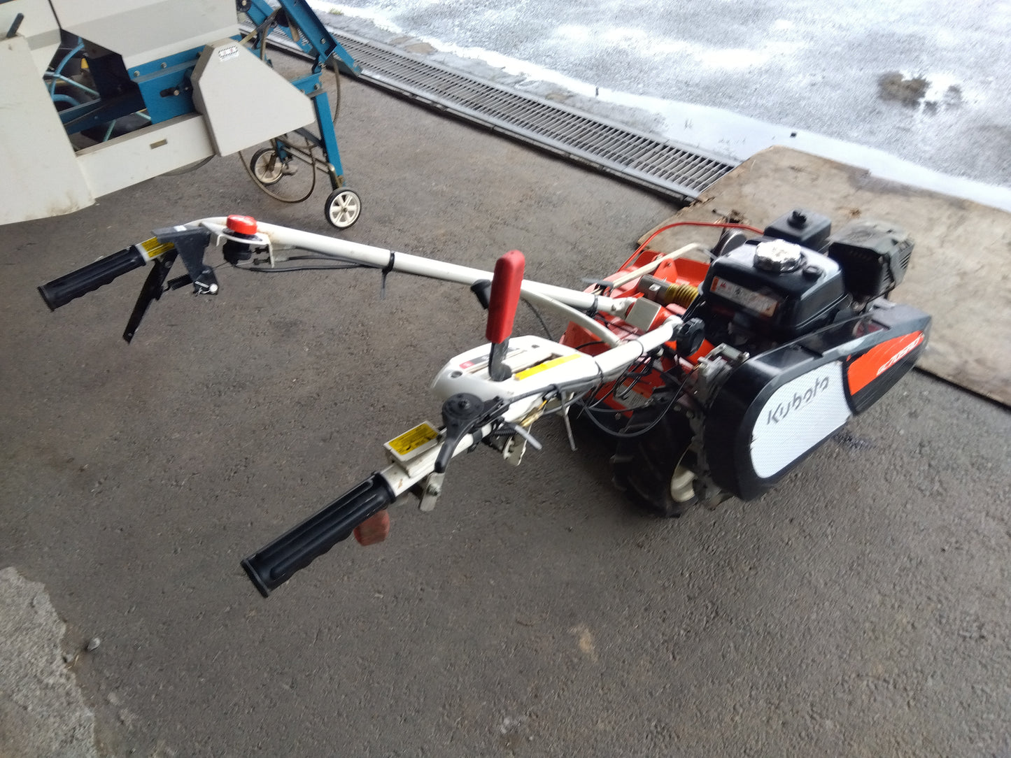 クボタ　中古　畦草刈機　GC705RD　【2076】