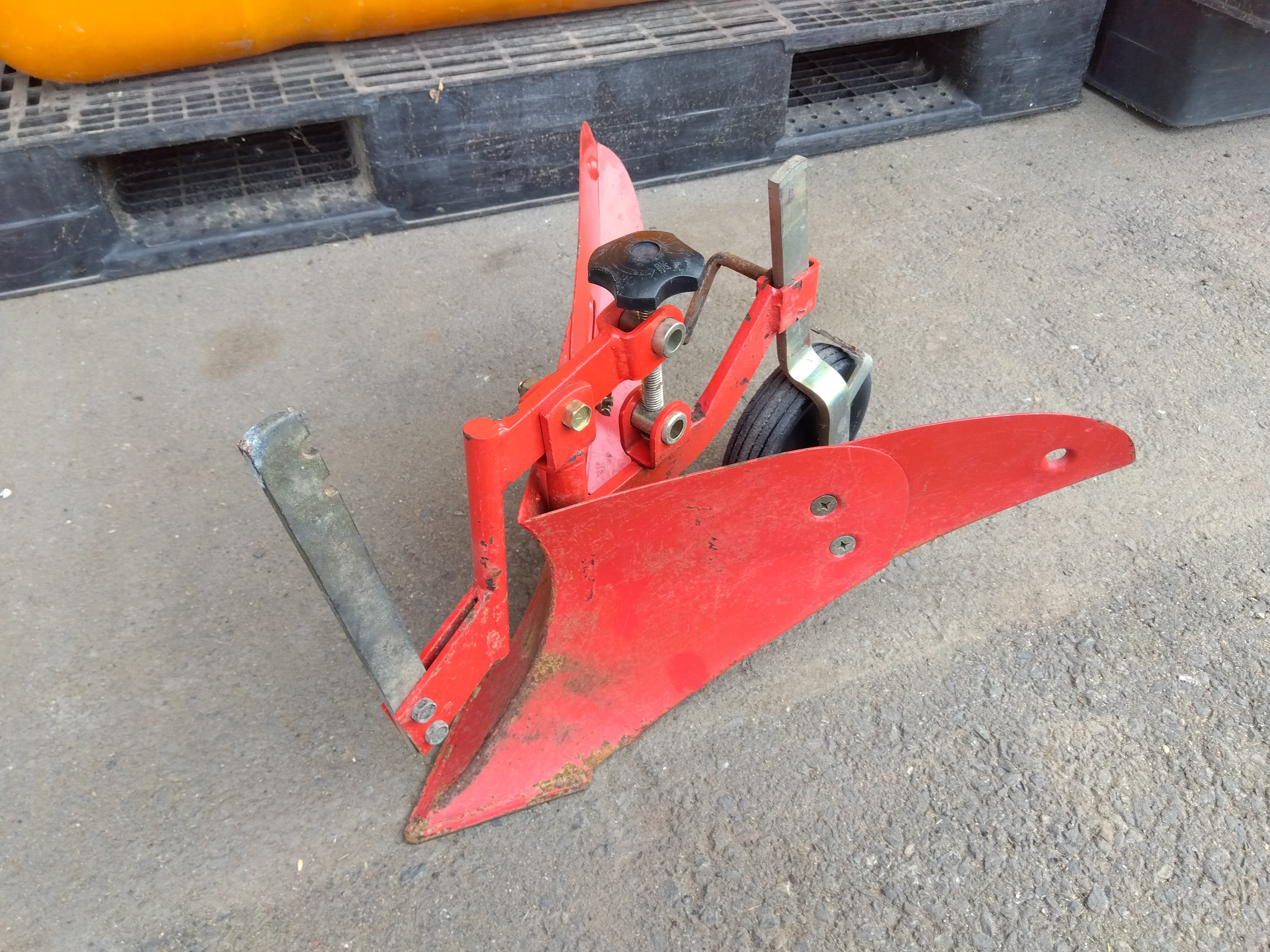 中古 培土器 赤 【2129】 – 農キング