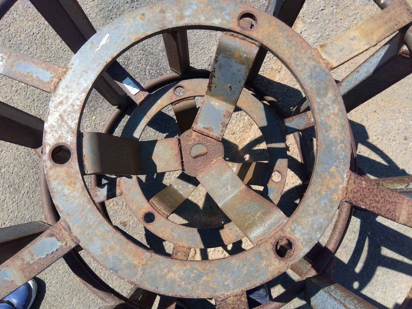 メーカー不明　中古　カゴ車輪　11.2-24　「宮城店　2210」