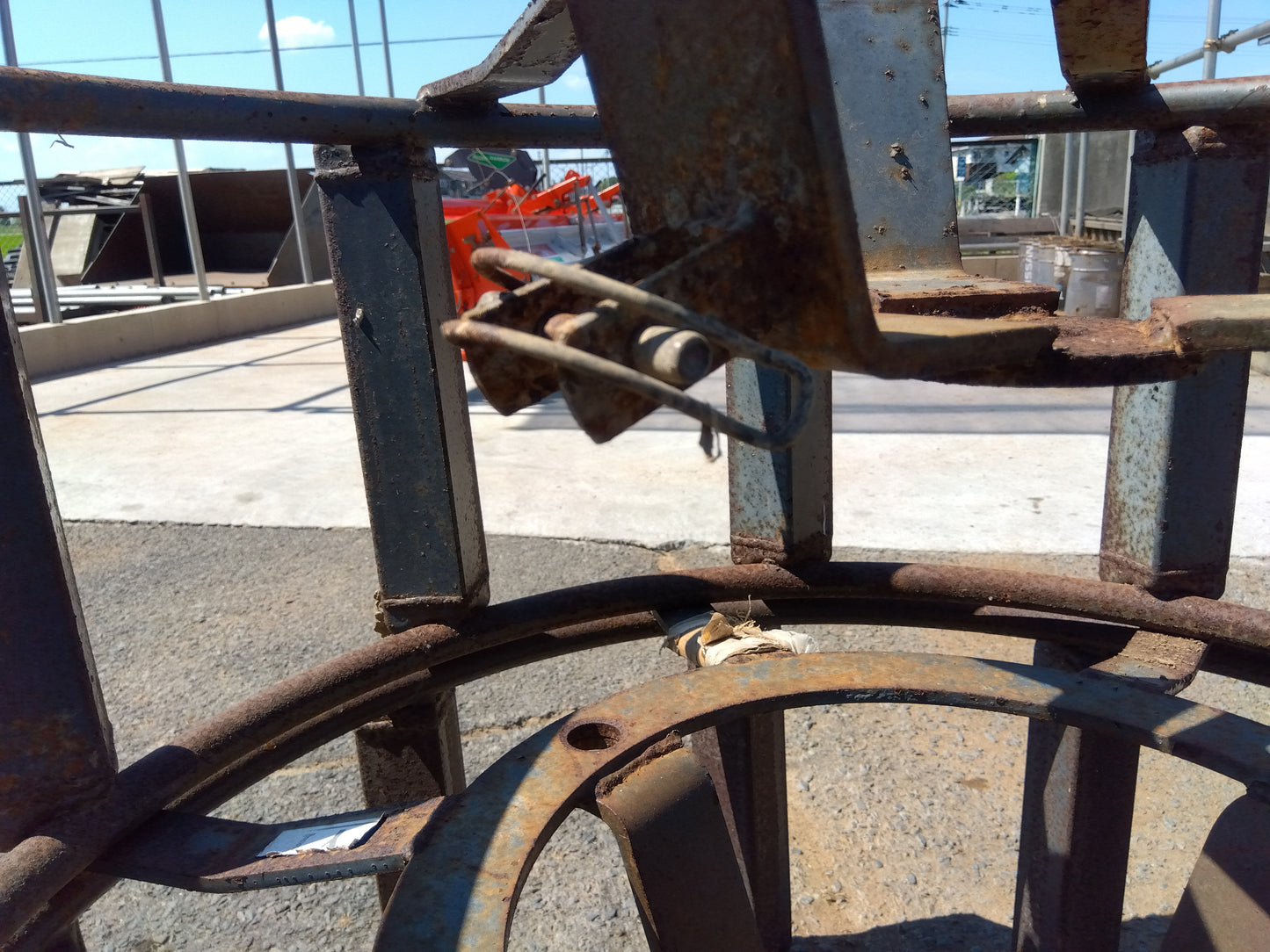 メーカー不明　中古　カゴ車輪　11.2-24　「宮城店　2210」