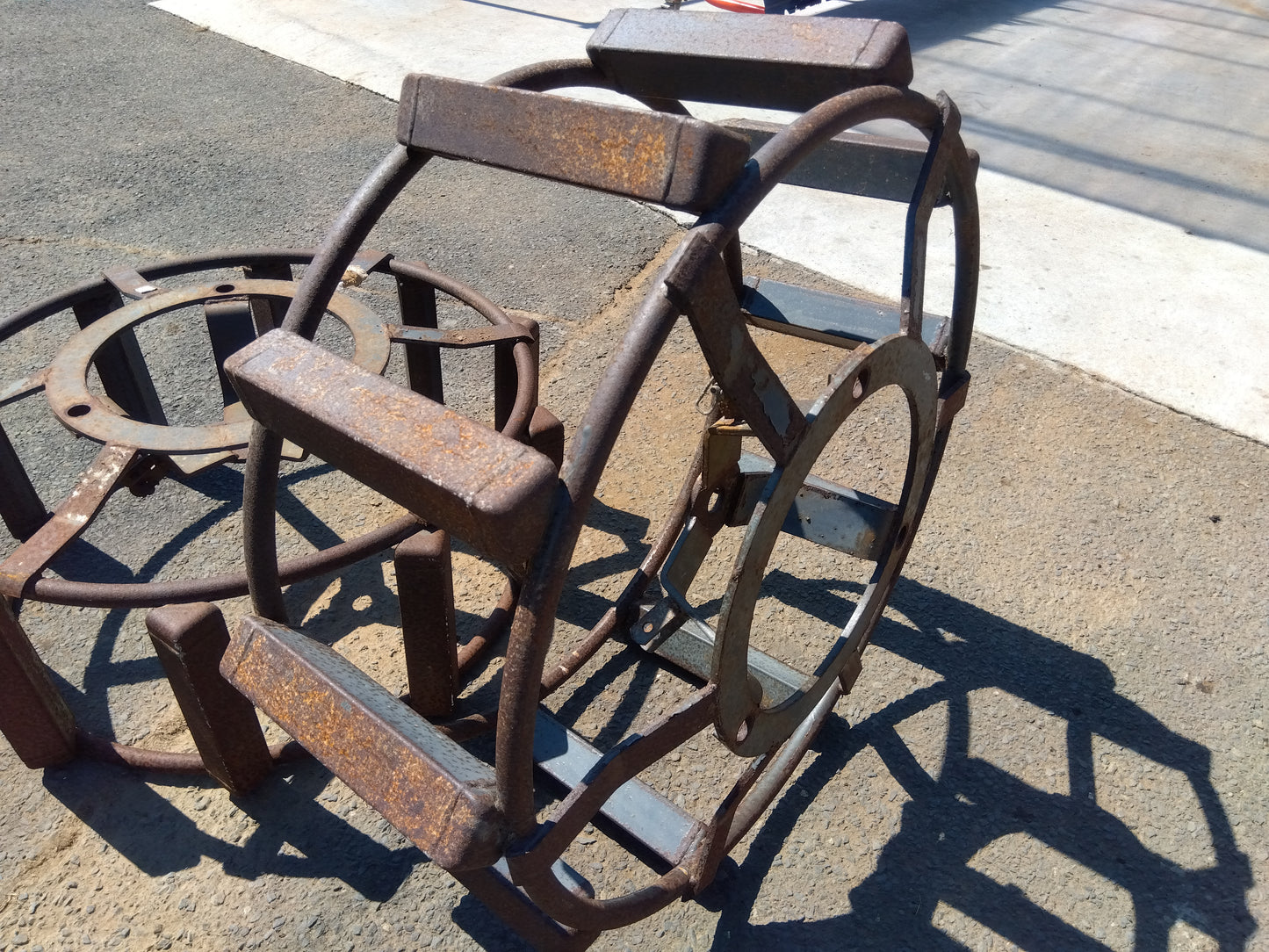 メーカー不明　中古　カゴ車輪　11.2-24　「宮城店　2210」