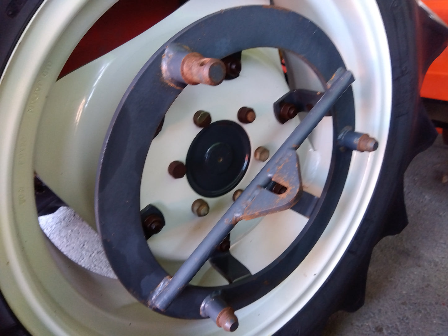 メーカー不明　中古　カゴ車輪　11.2-24　「宮城店　2210」