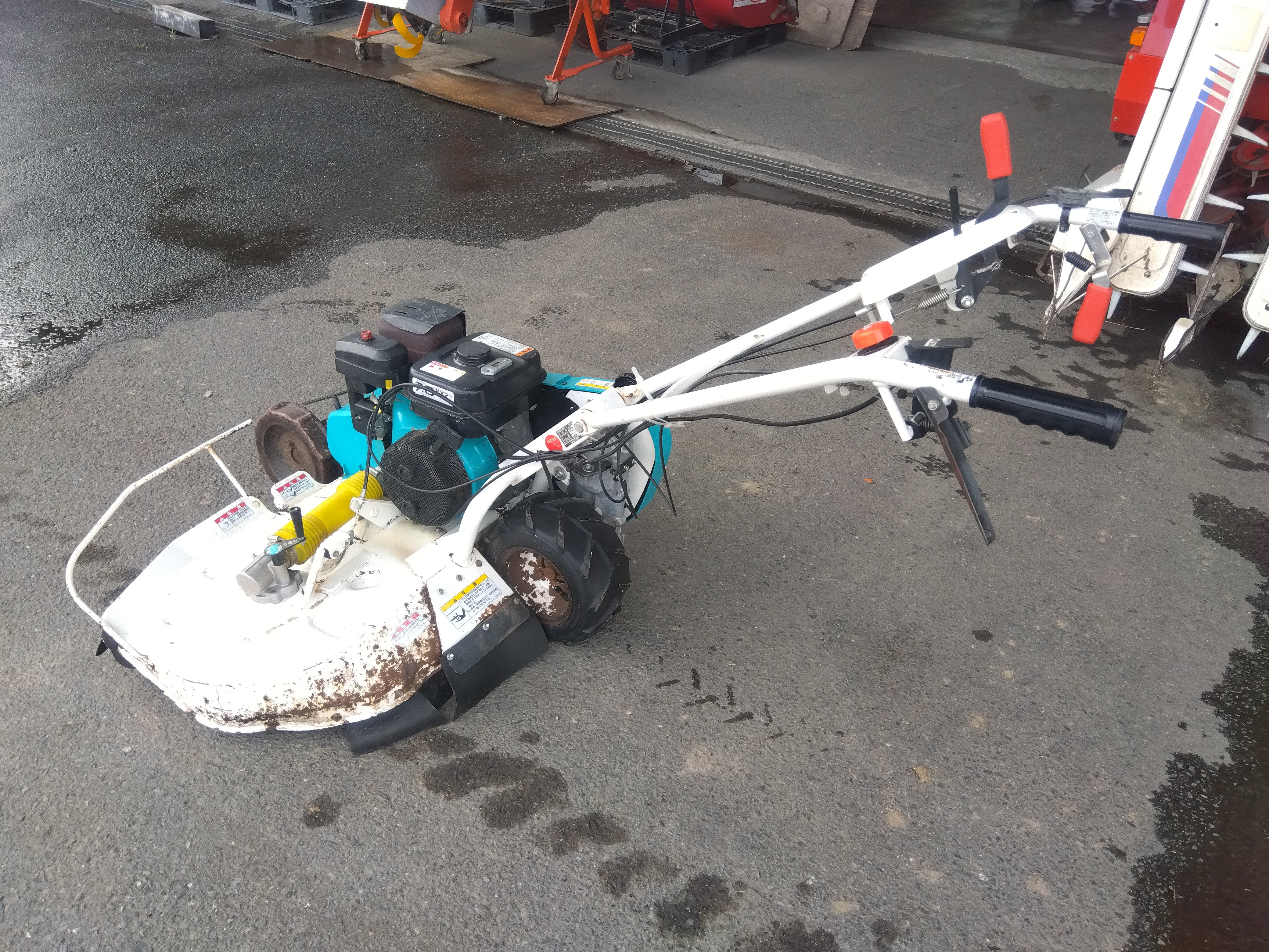 クボタ草刈機 カルステーションGC703RD 製品トピックス｜畦畔草刈機 カルステージ｜草刈・防除機器｜農業