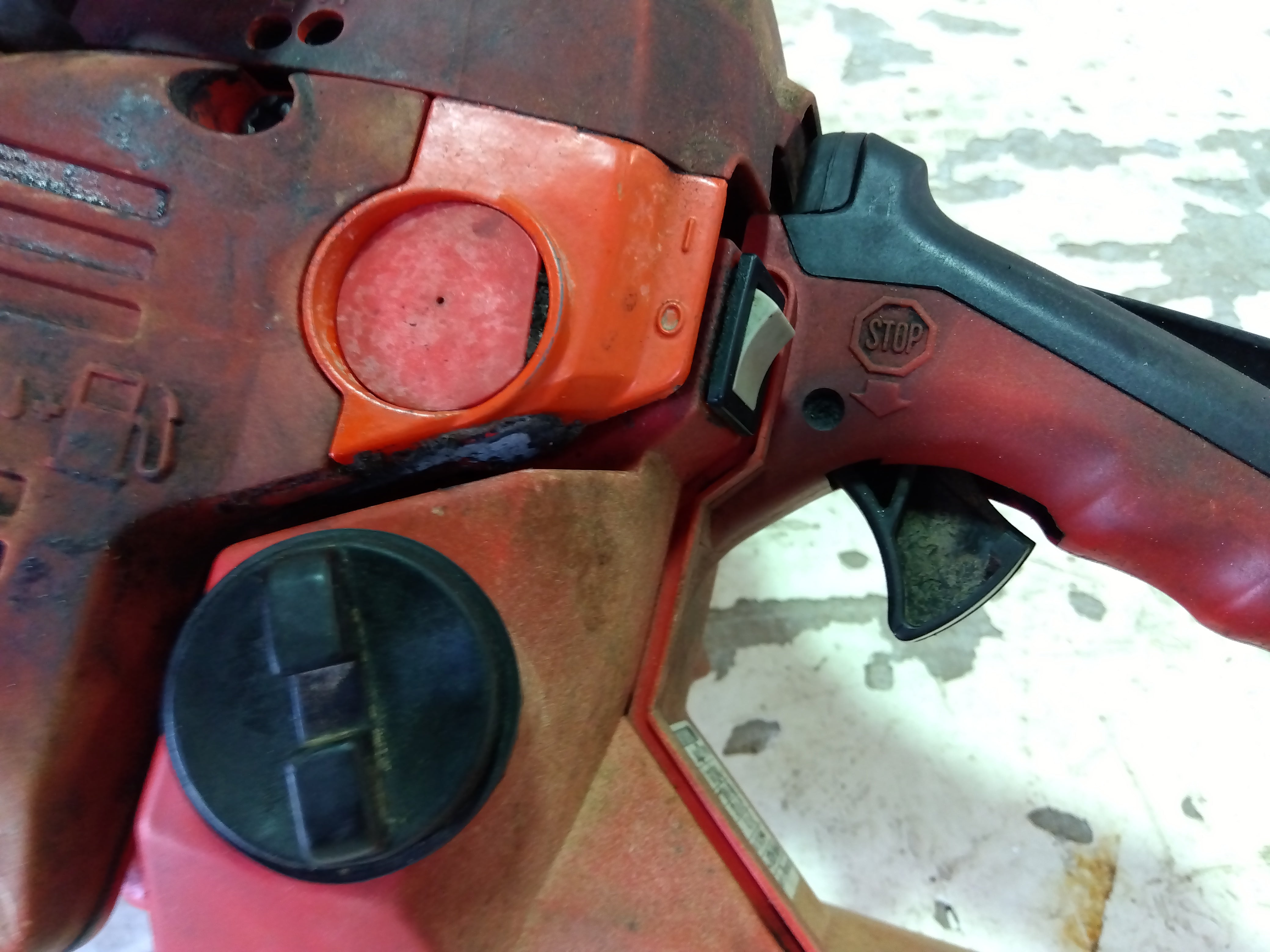 ジャンク品/店頭購入限定】小松ゼノア チェーンソー G370AV【山形店