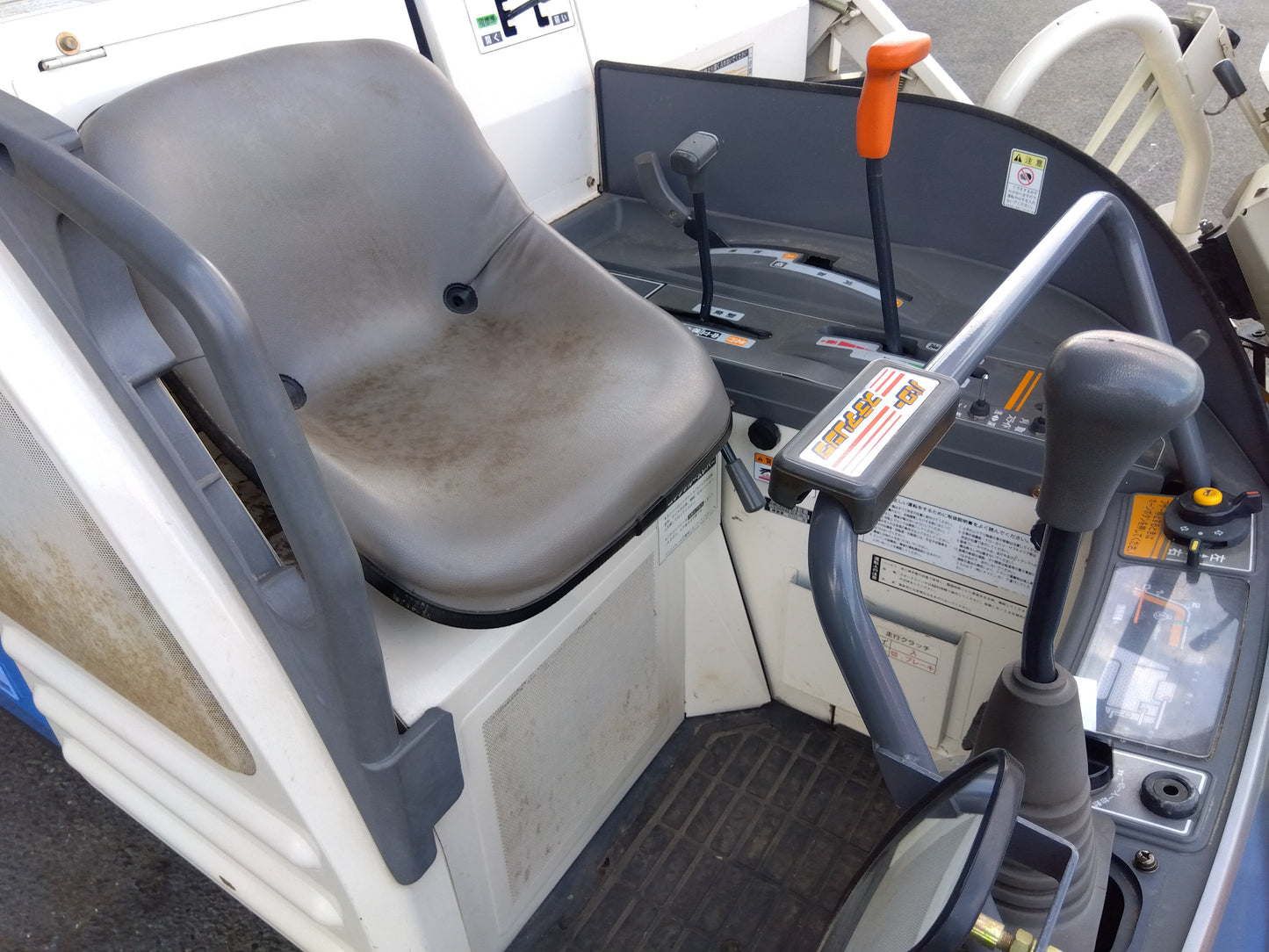 イセキ　中古　コンバイン　HVS218G-ZKVHWC　（ジャンク品）　「宮城店2244P」