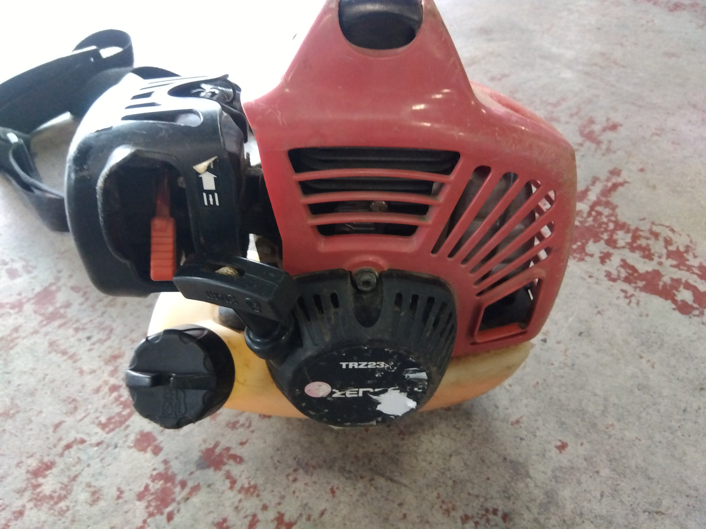 ゼノア　中古　刈払機　TRZ235W①　「宮城店　2272」