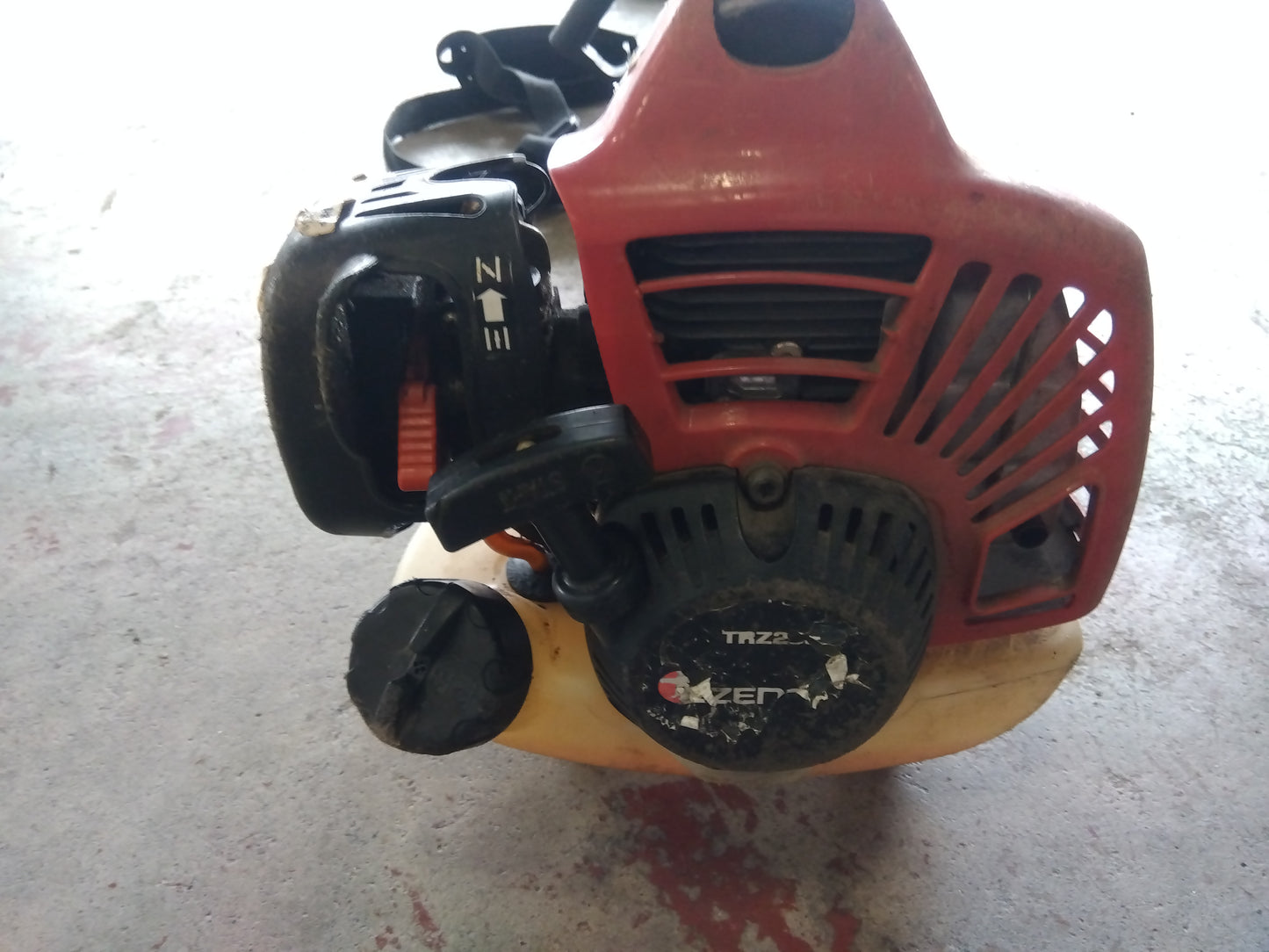 ゼノア　中古　刈払機　TRZ235L　「宮城店　2273」