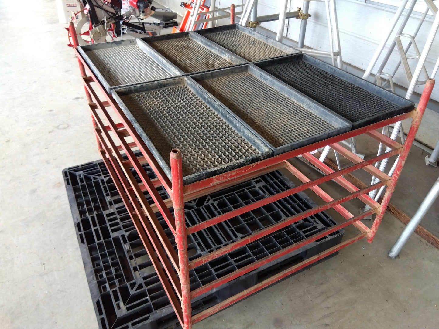 メーカー不明 鉄苗コンテナ 平置き30枚搭載【山形店】