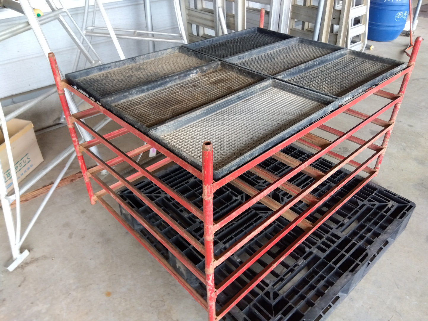 メーカー不明 鉄苗コンテナ 平置き30枚搭載【山形店】