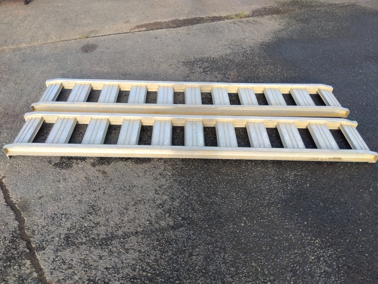 メーカー不明 中古 アルミブリッジ 2400㎜ 【宮城 2316】