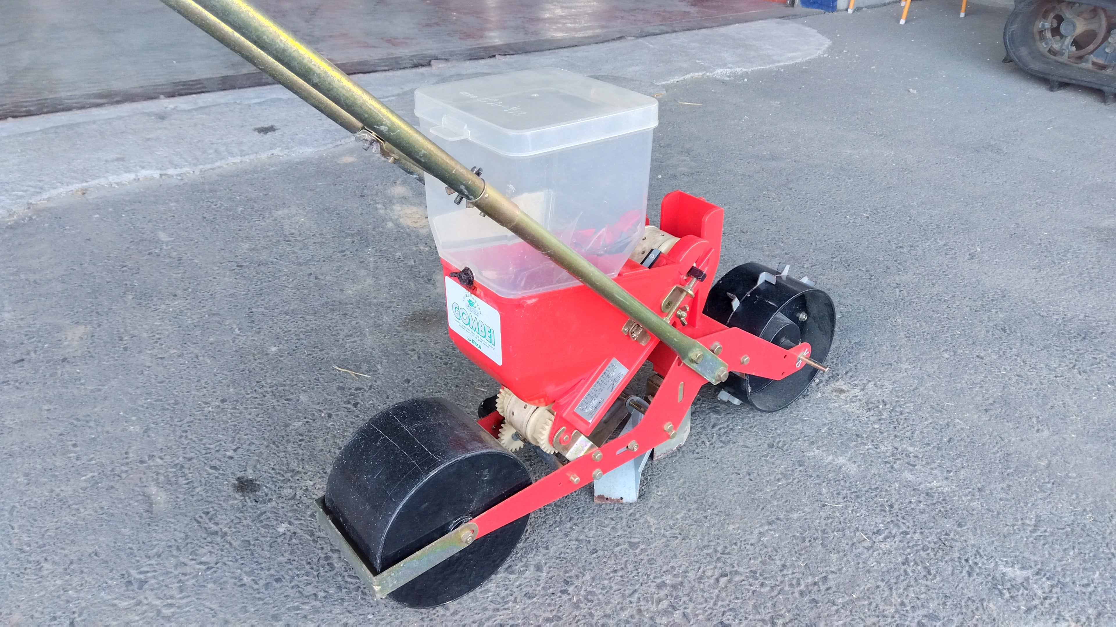 手押式播種機 HS-300 ゴンベイ 向井工業 税込￥29,700-【店頭引取限定】【寄楽屋 きらくや 成田本店】 手押式播種機 HS-300 ゴンベイ 向井工業 税込￥29,700-【店頭引取限定