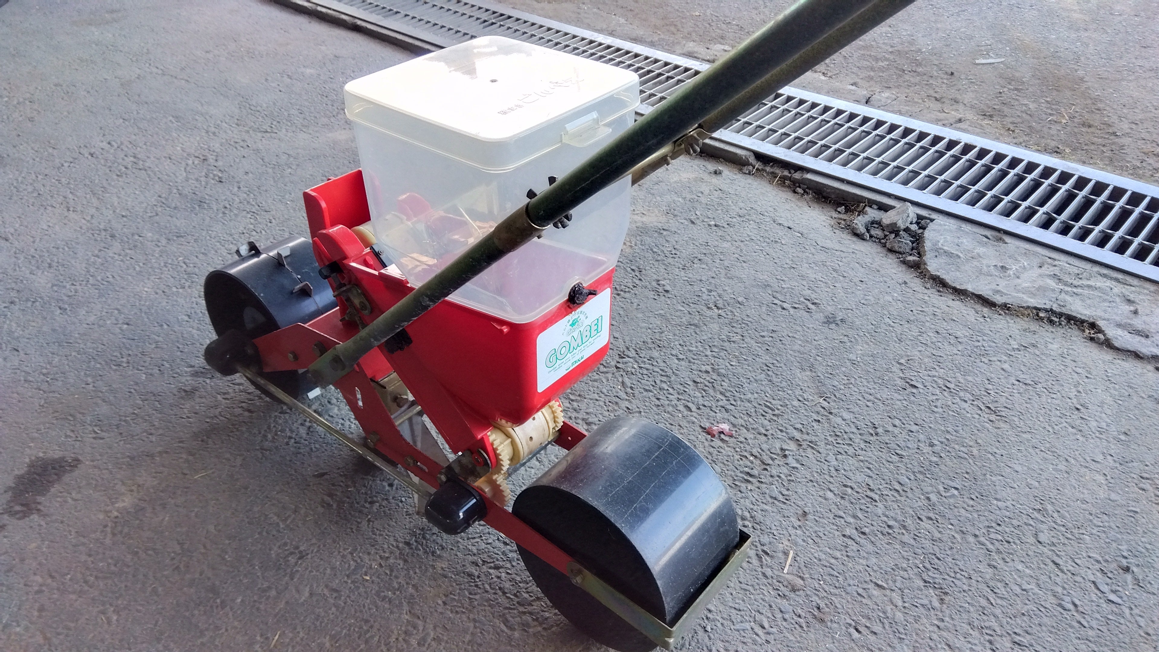 向井工業　種まき機　種まきごんべえHS-300 大得価，限定SALE 向井工業種まき機 播種機 ごんべえ HS-