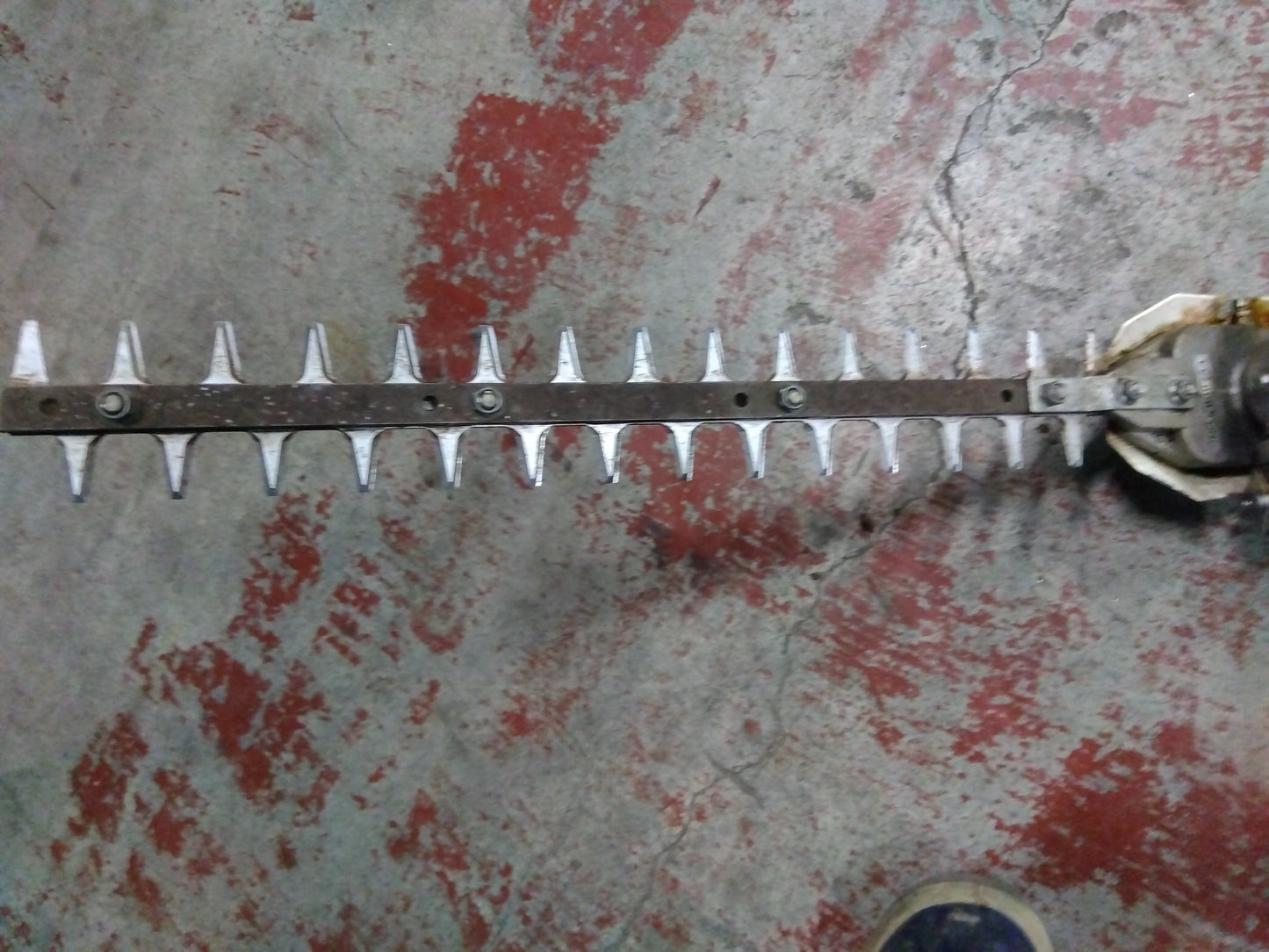 共立　中古　バリカン式刈払機　FNE24L　「宮城店　2448M」