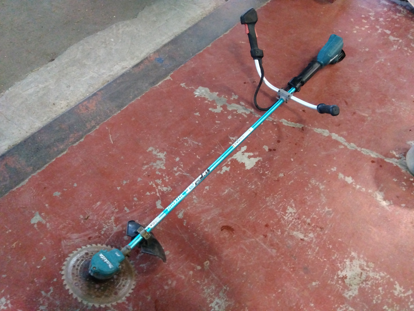 マキタ　中古　電動刈払機　MUR368UD　「宮城店　2504M」