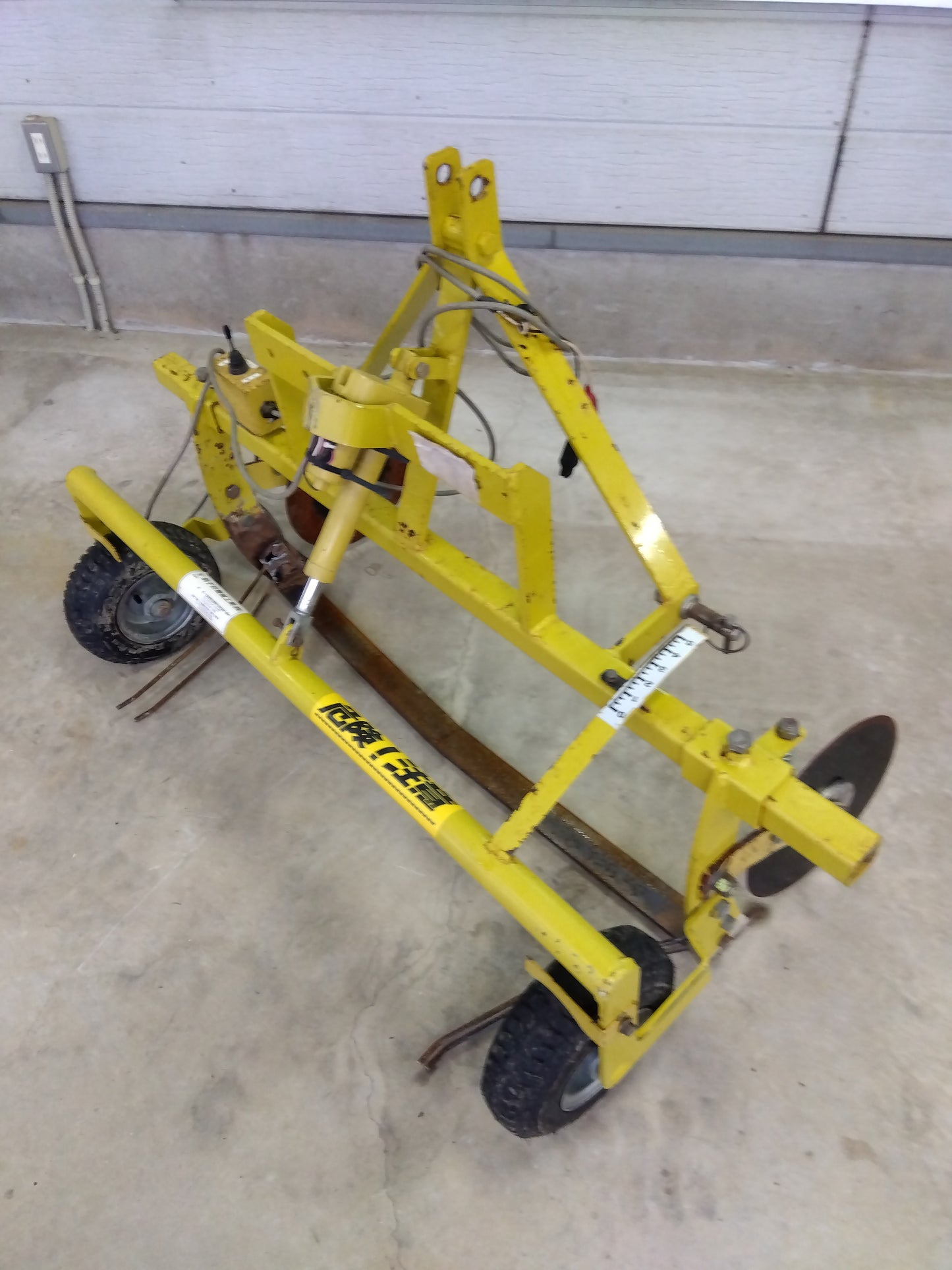 訓子府工業 中古 玉ねぎ根切機 KRC-4E【山形店 9561】