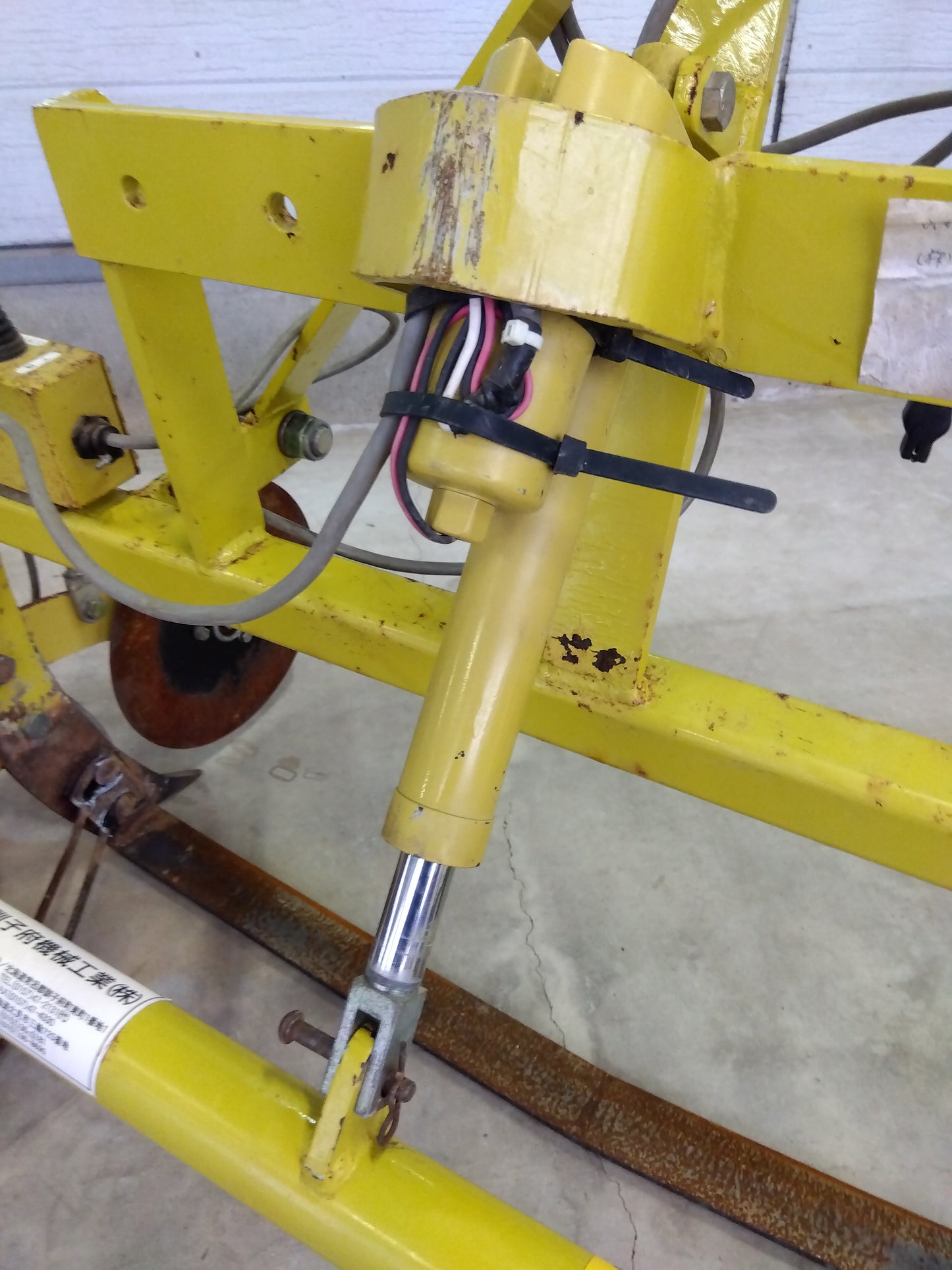 訓子府工業 中古 玉ねぎ根切機 KRC-4E【山形店 9561】