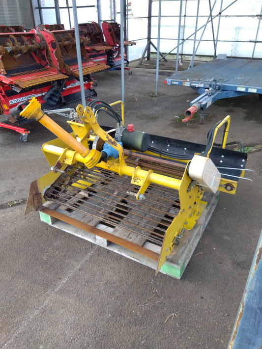 訓子府機械工業 中古 玉ねぎ堀取機（デガー）【山形店 9560】