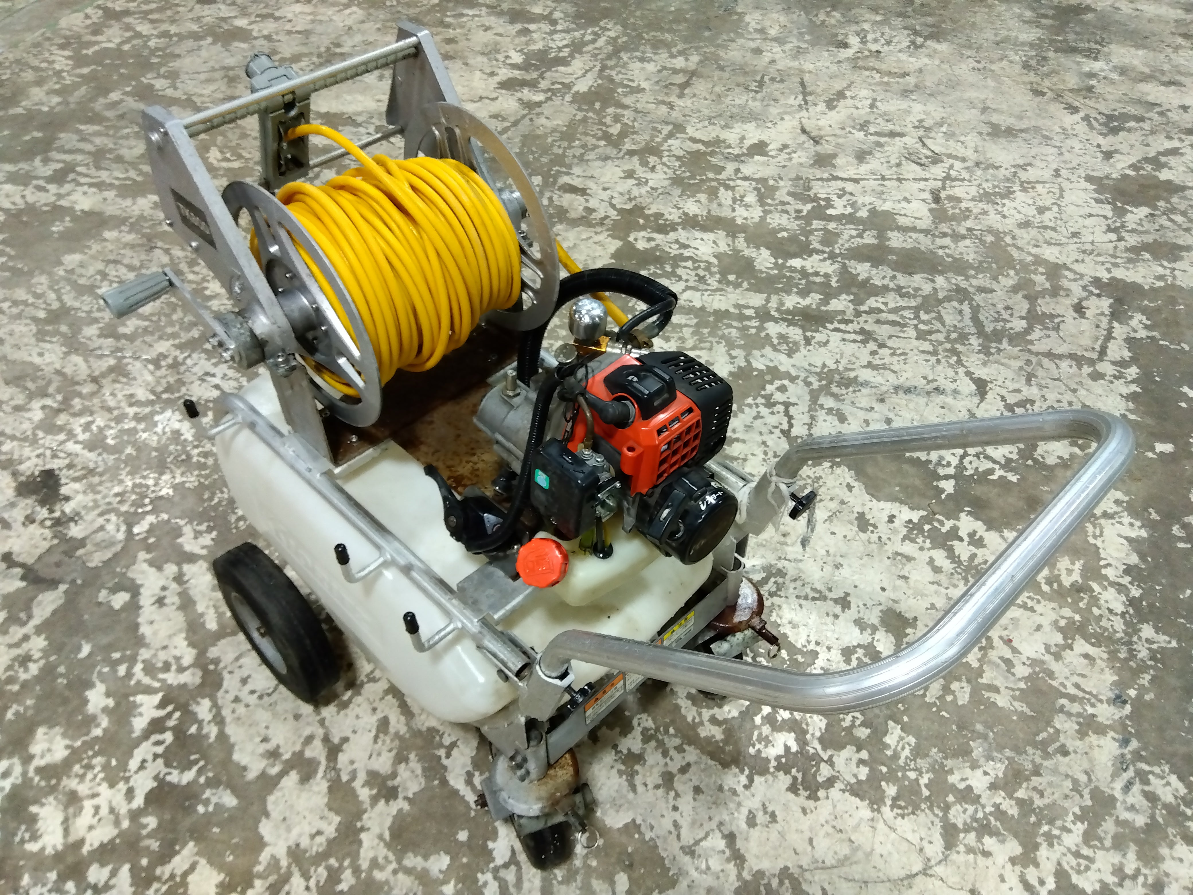 共立 タンクキャリー式エンジン噴霧器 TK-800-5【山形店9643】 – 農キング