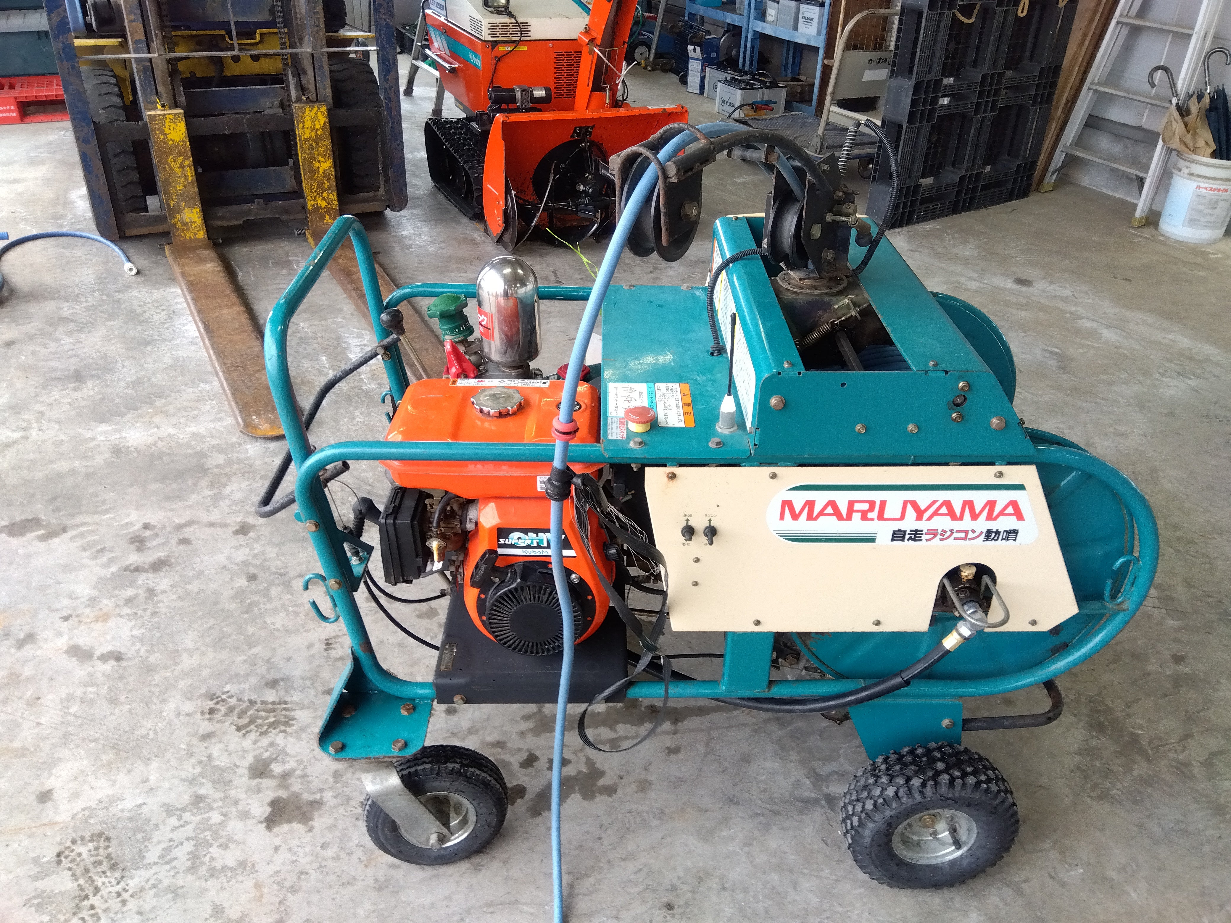 【SOLD OUT】丸山製作所 自走ラジコン動噴 MSA413 R3-K 6馬力 動力噴霧機 【簡易清掃済み】【農機具でっく】【福岡】【その他農機具】 丸山製作所 自走ラジコン動噴 4CH φ10x130m MSA419R4C-BR 358703 最高